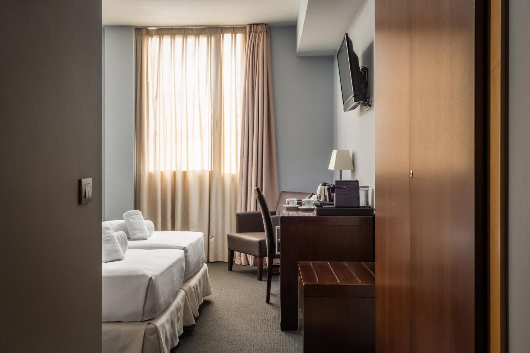 Double or Twin Room - Photo 1