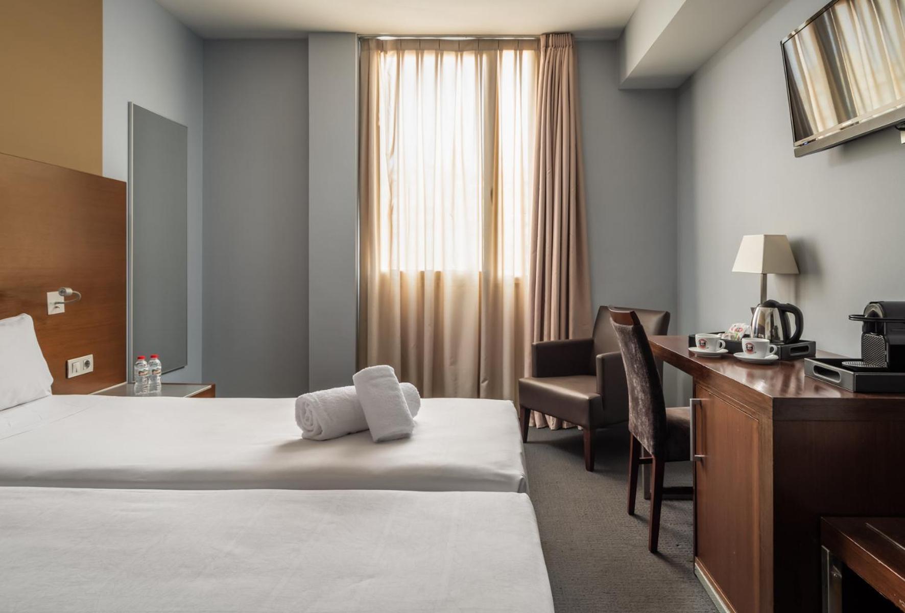Double or Twin Room - Photo 13