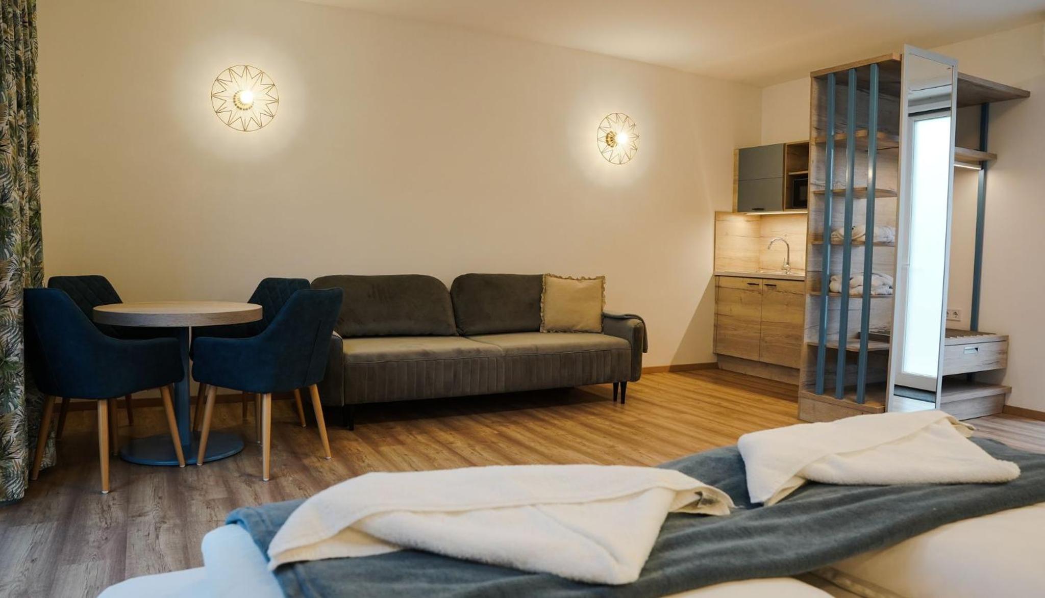 Apartment with Terrace - Photo 2