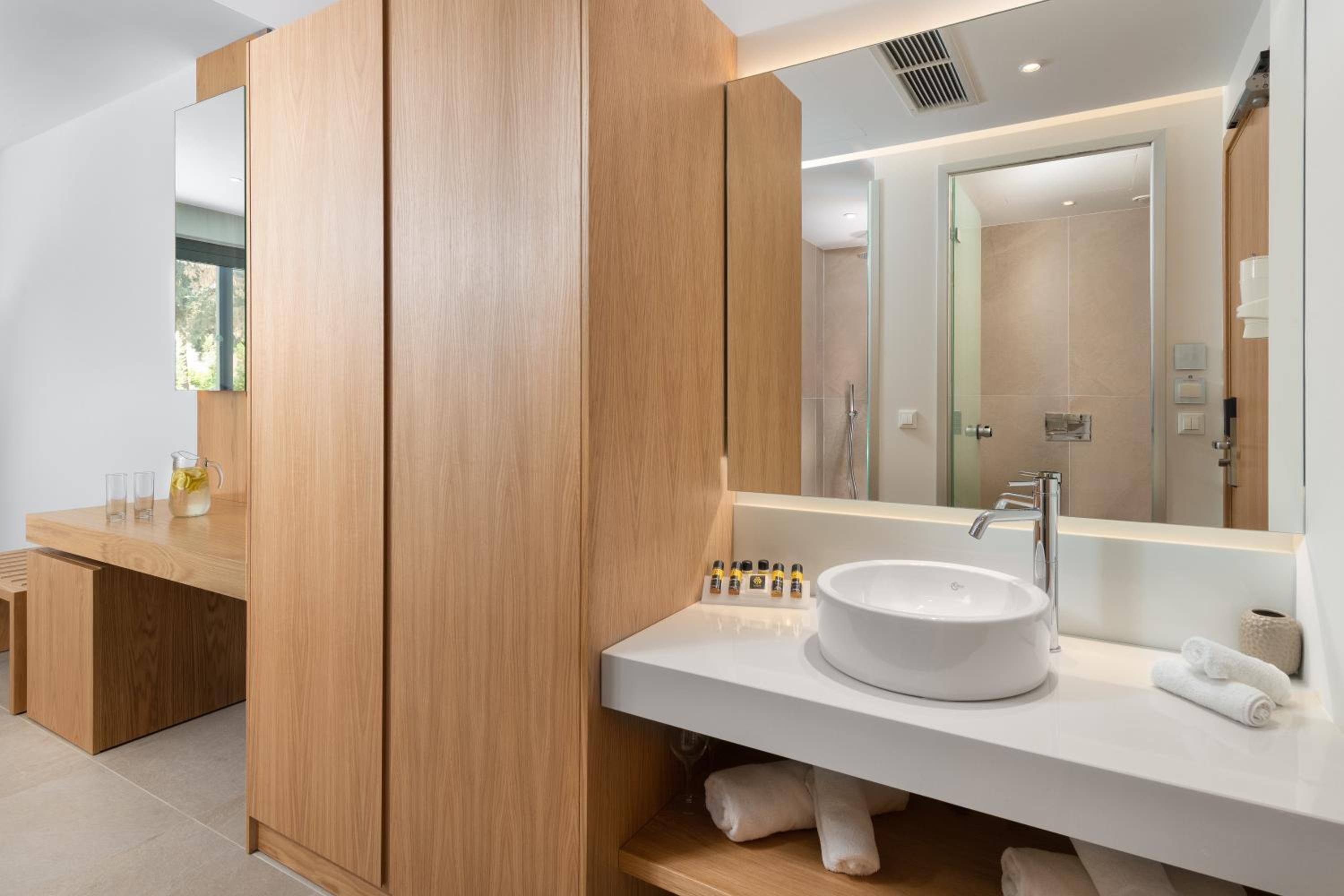 Deluxe Double Room with Inland View  - Photo 3