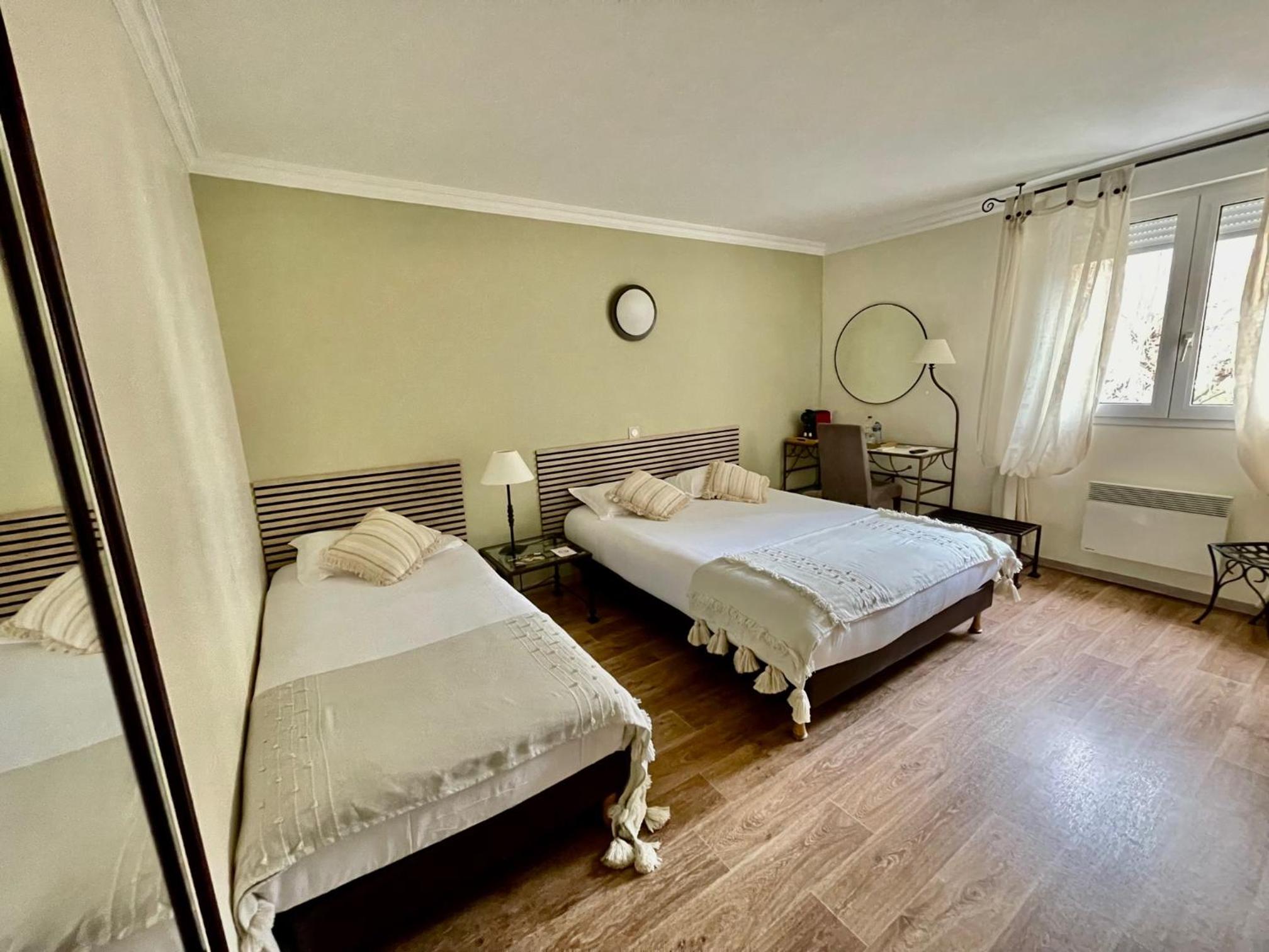 Family Room - Photo 4