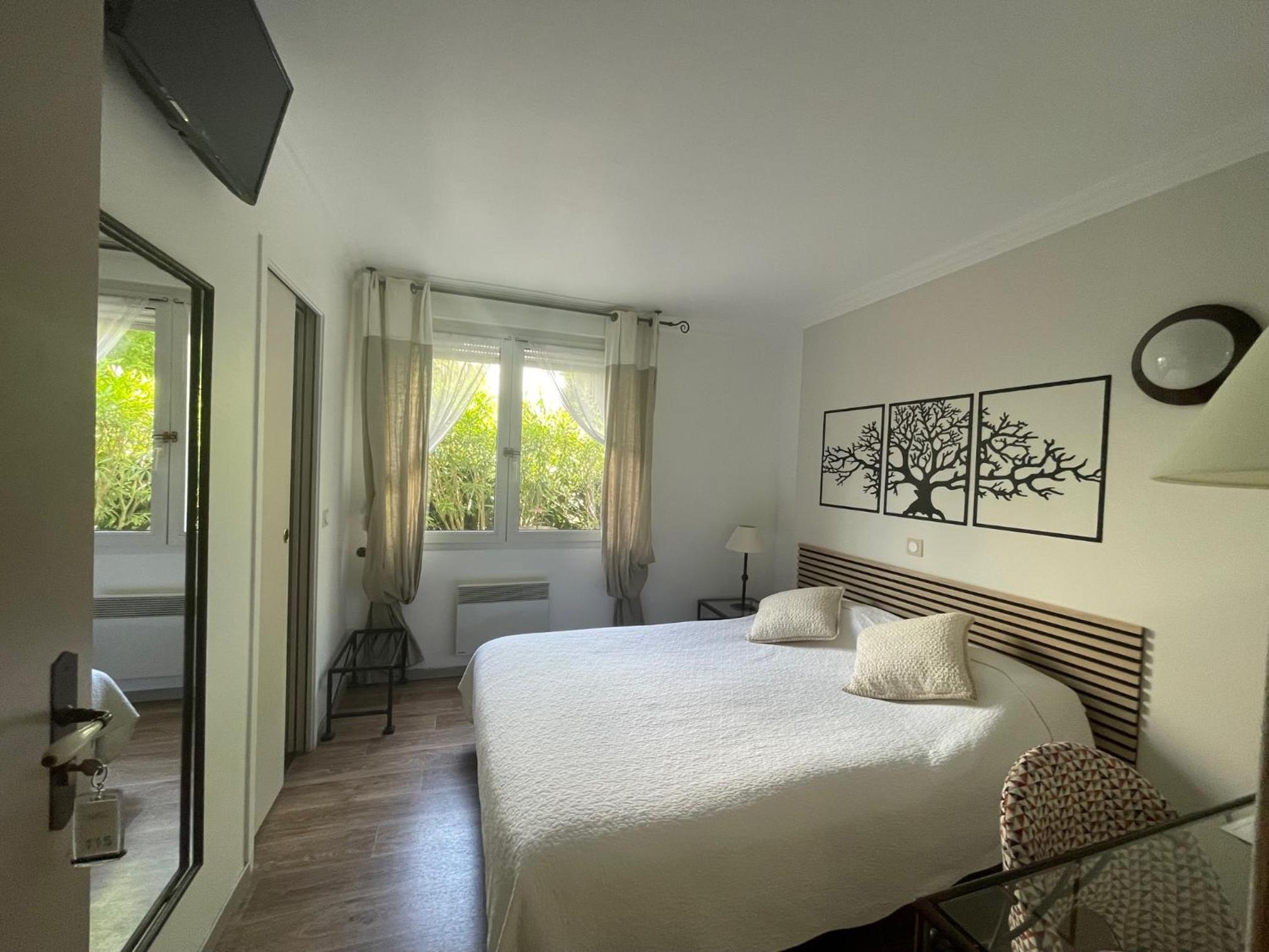 Standard Double Room - Photo 2