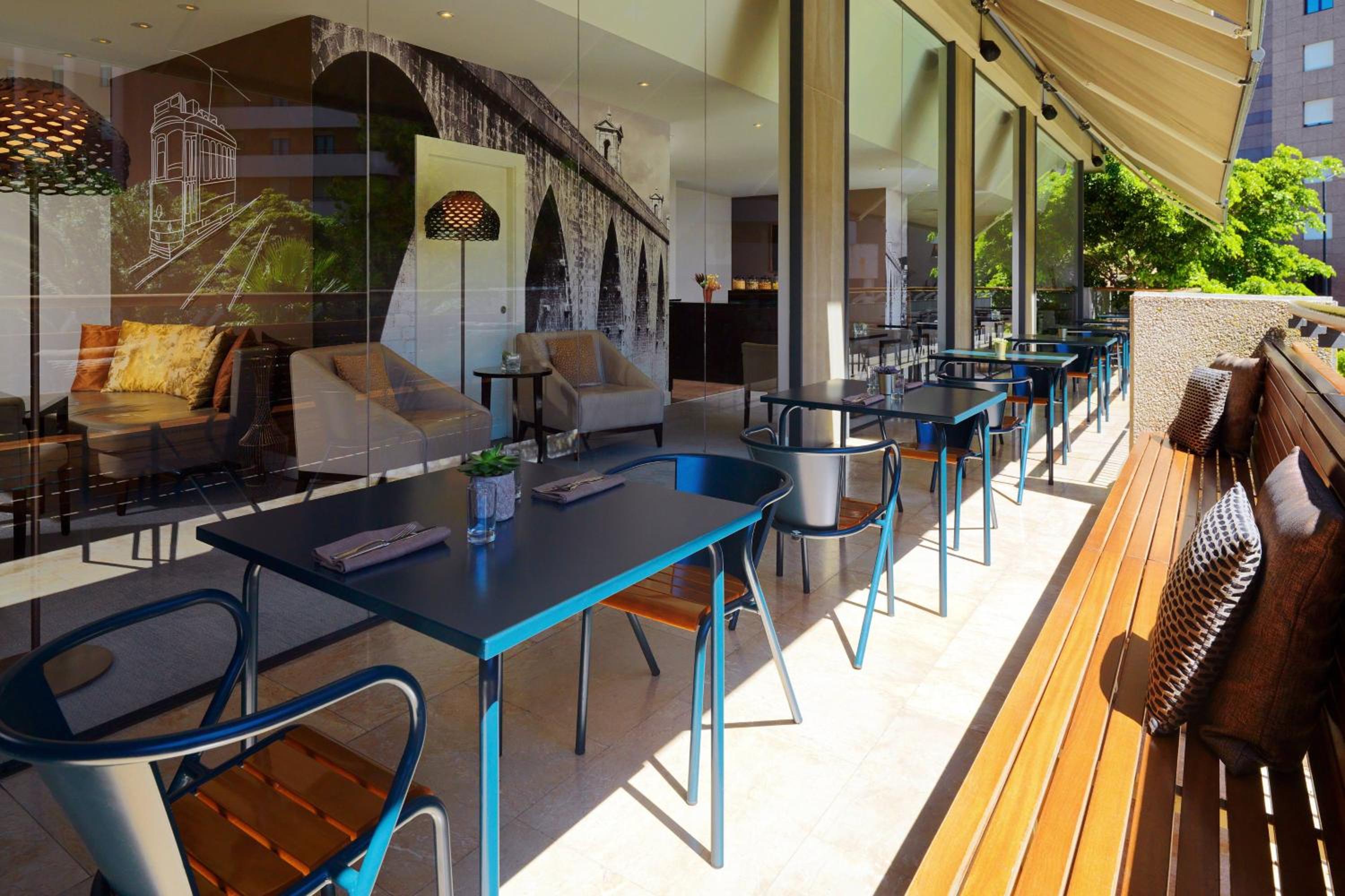 Executive King, Club lounge access, Guest room, 1 King, High floor, Balcony - Photo 6