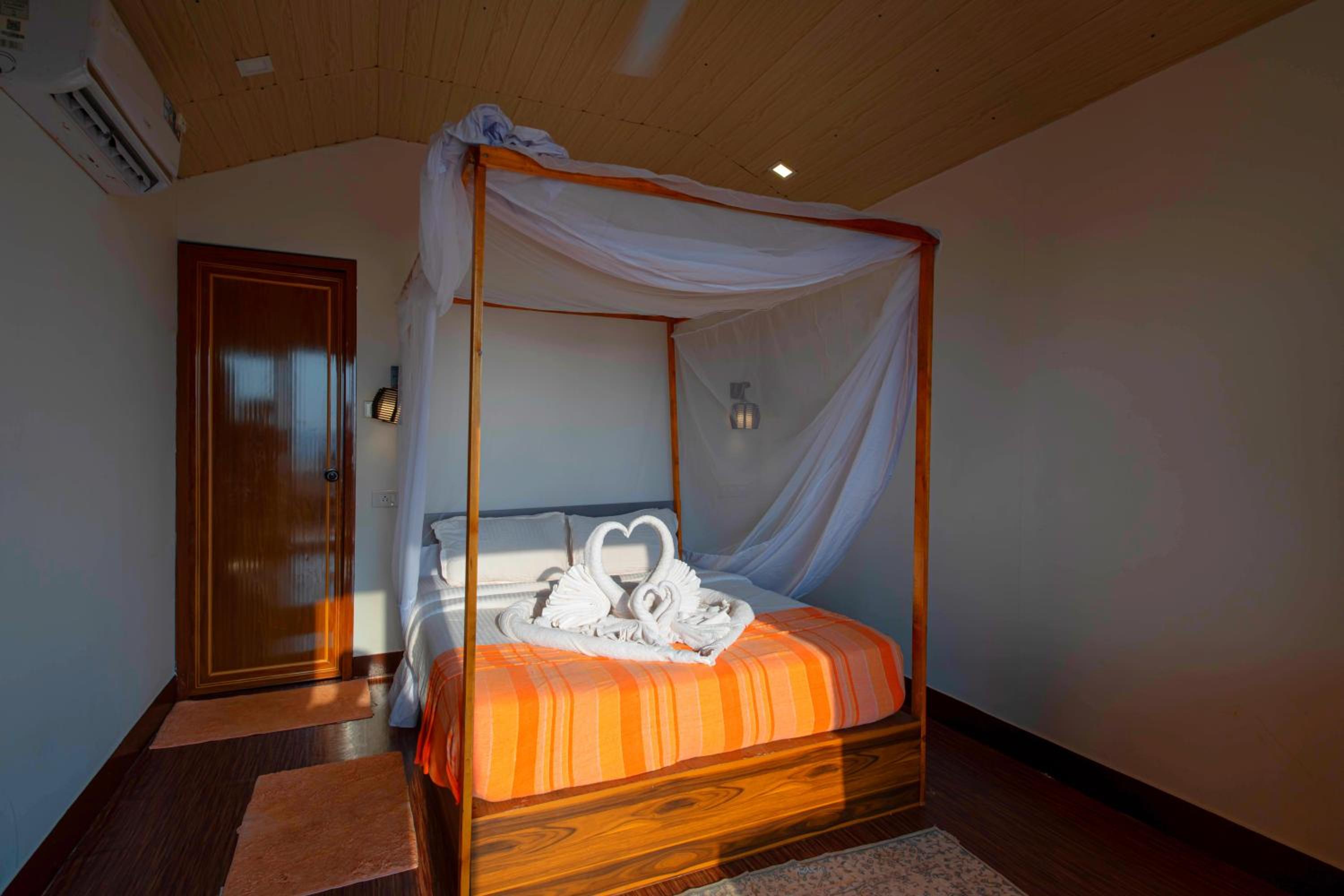 Deluxe Double Room with Balcony and Sea View