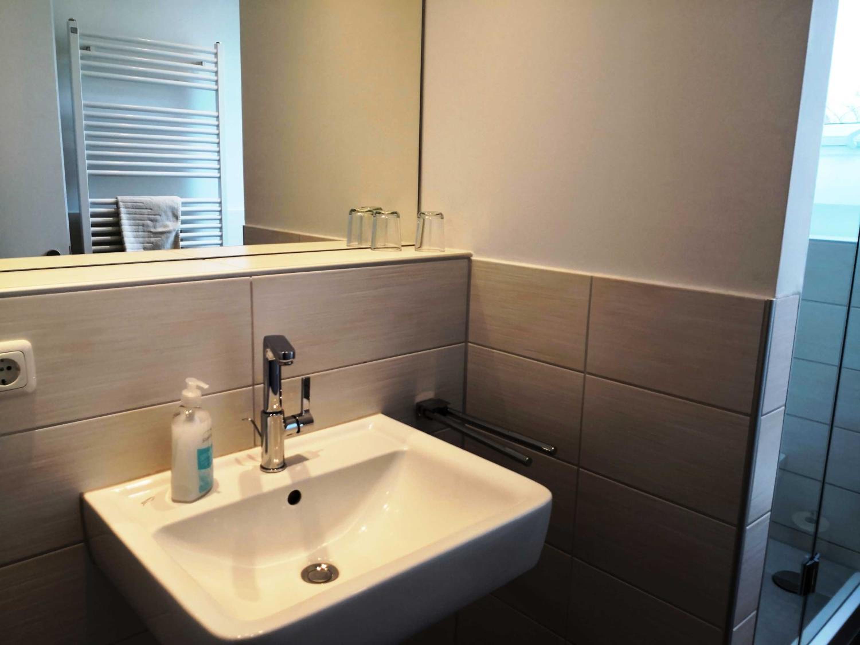 Apartment with Shower photo 2