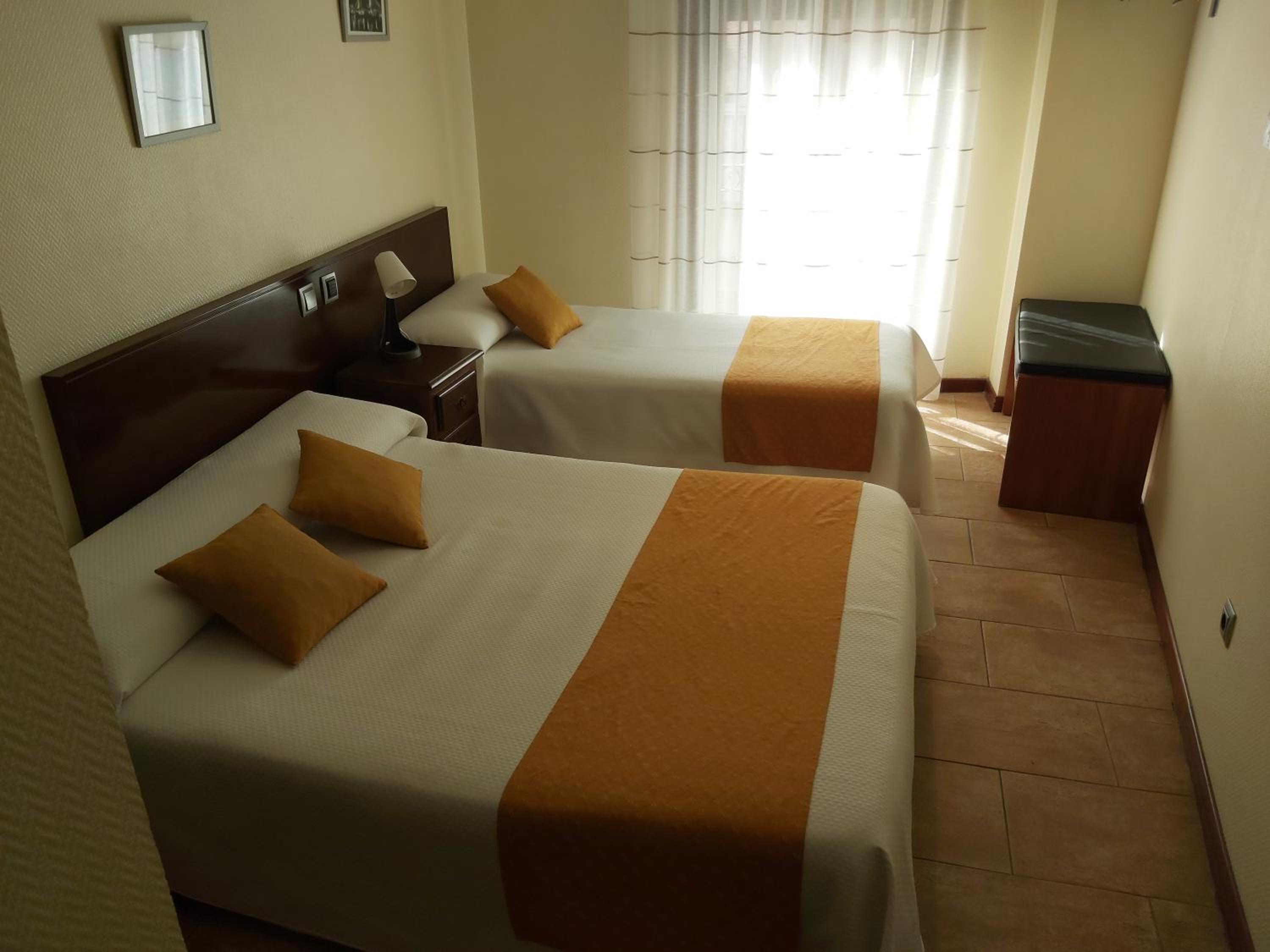 Habitación Doble con Balcón (2 adultos + 1 niño)