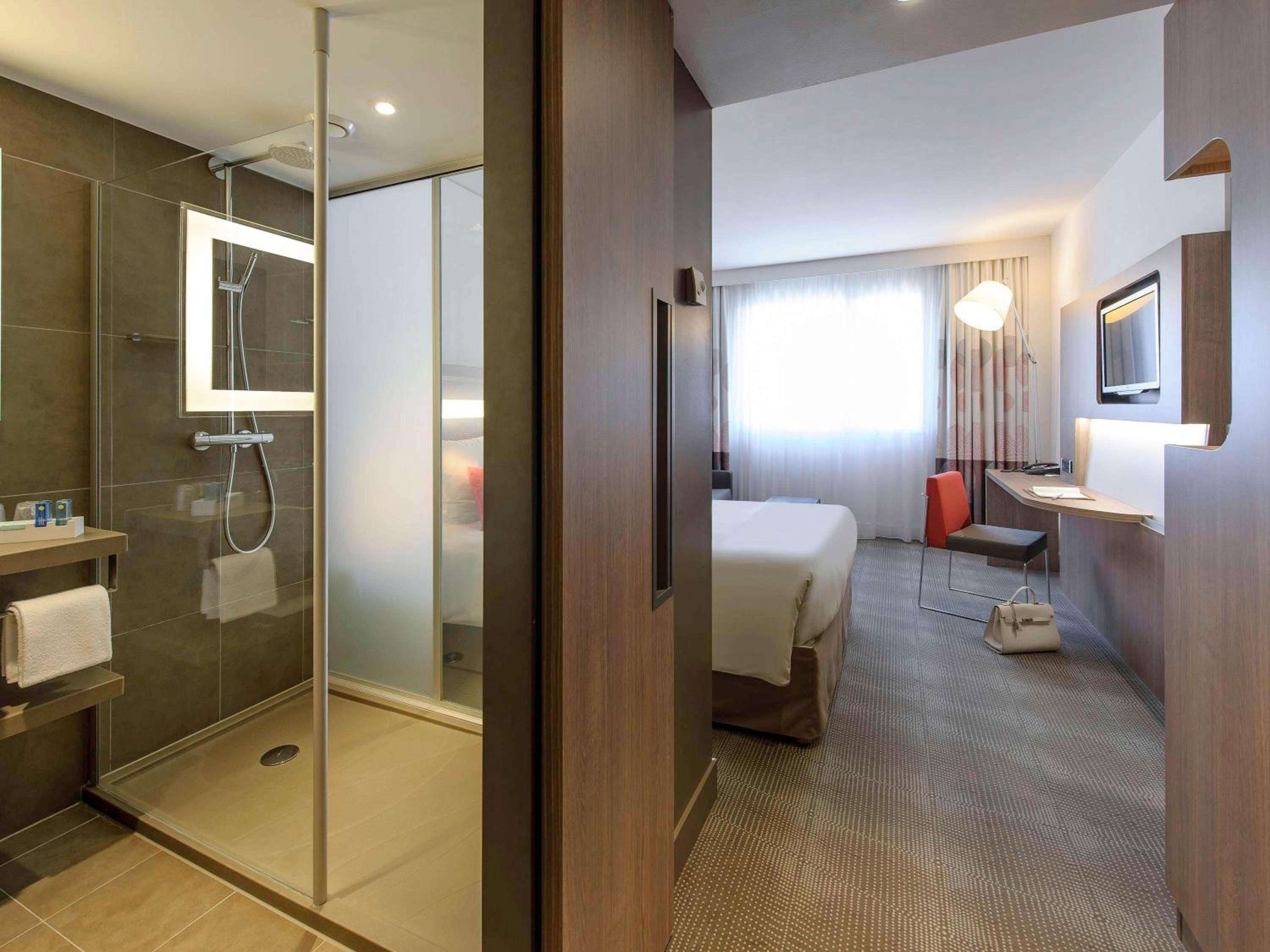 Connecting Rooms