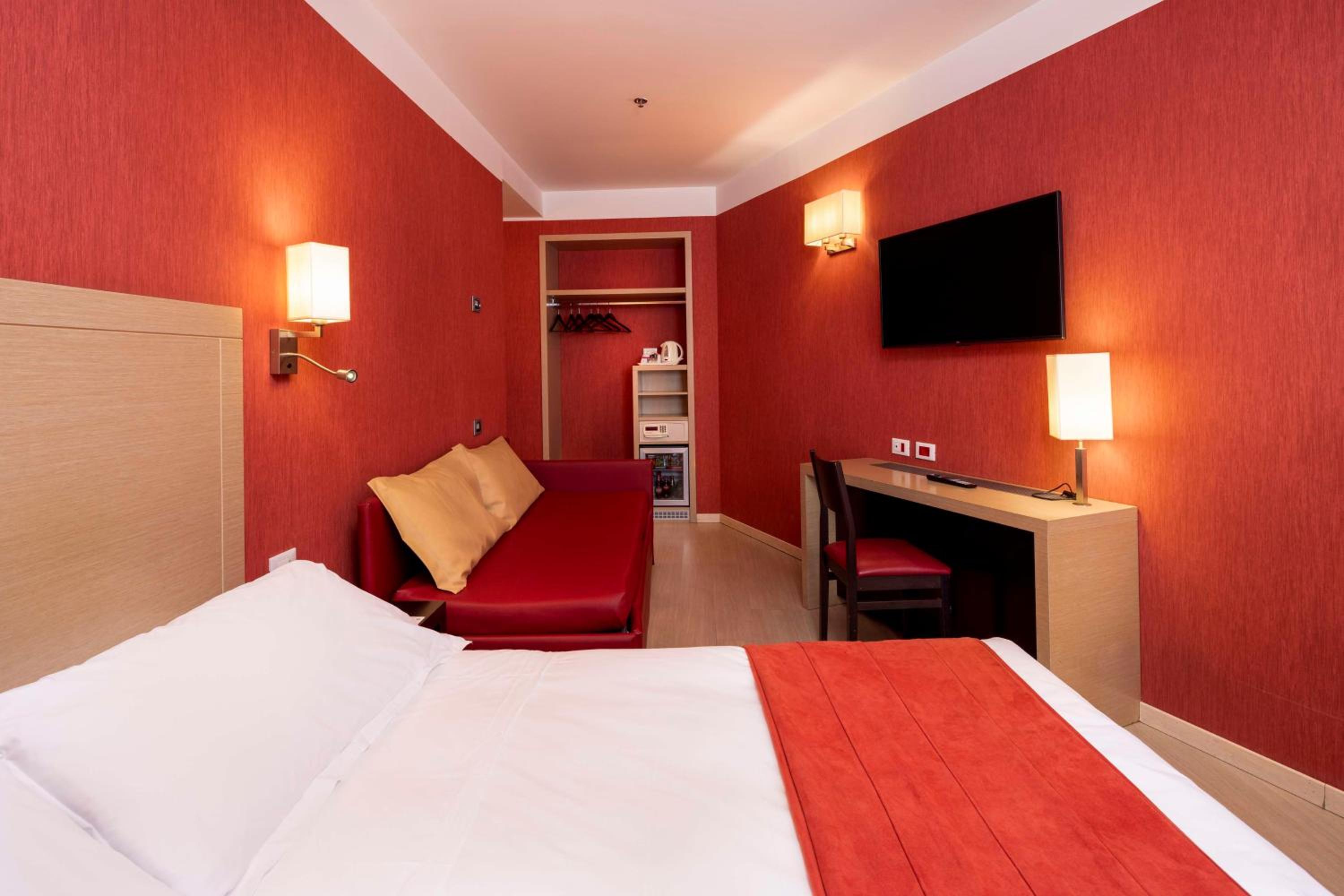 Quadruple Room - Photo 1