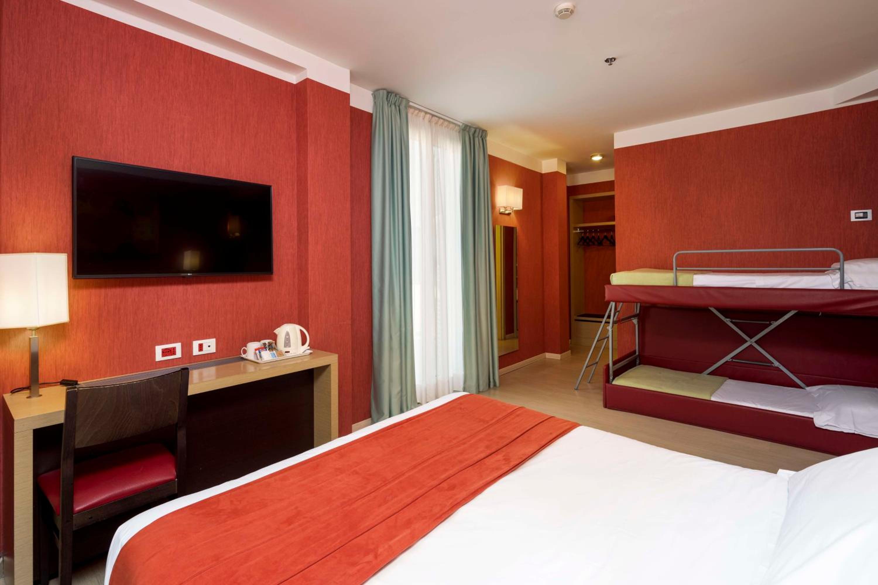 Quadruple Room - Photo 15