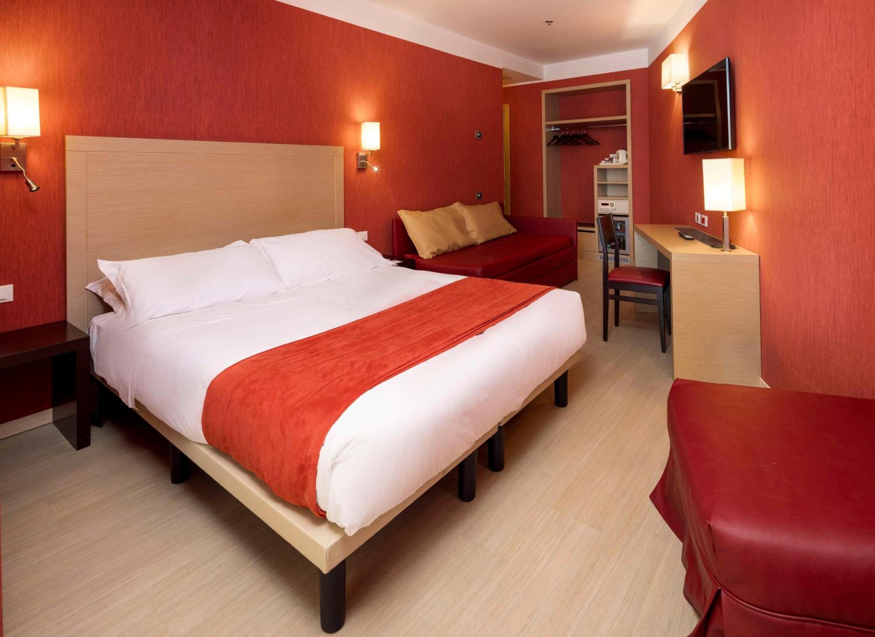 Quadruple Room - Photo 7