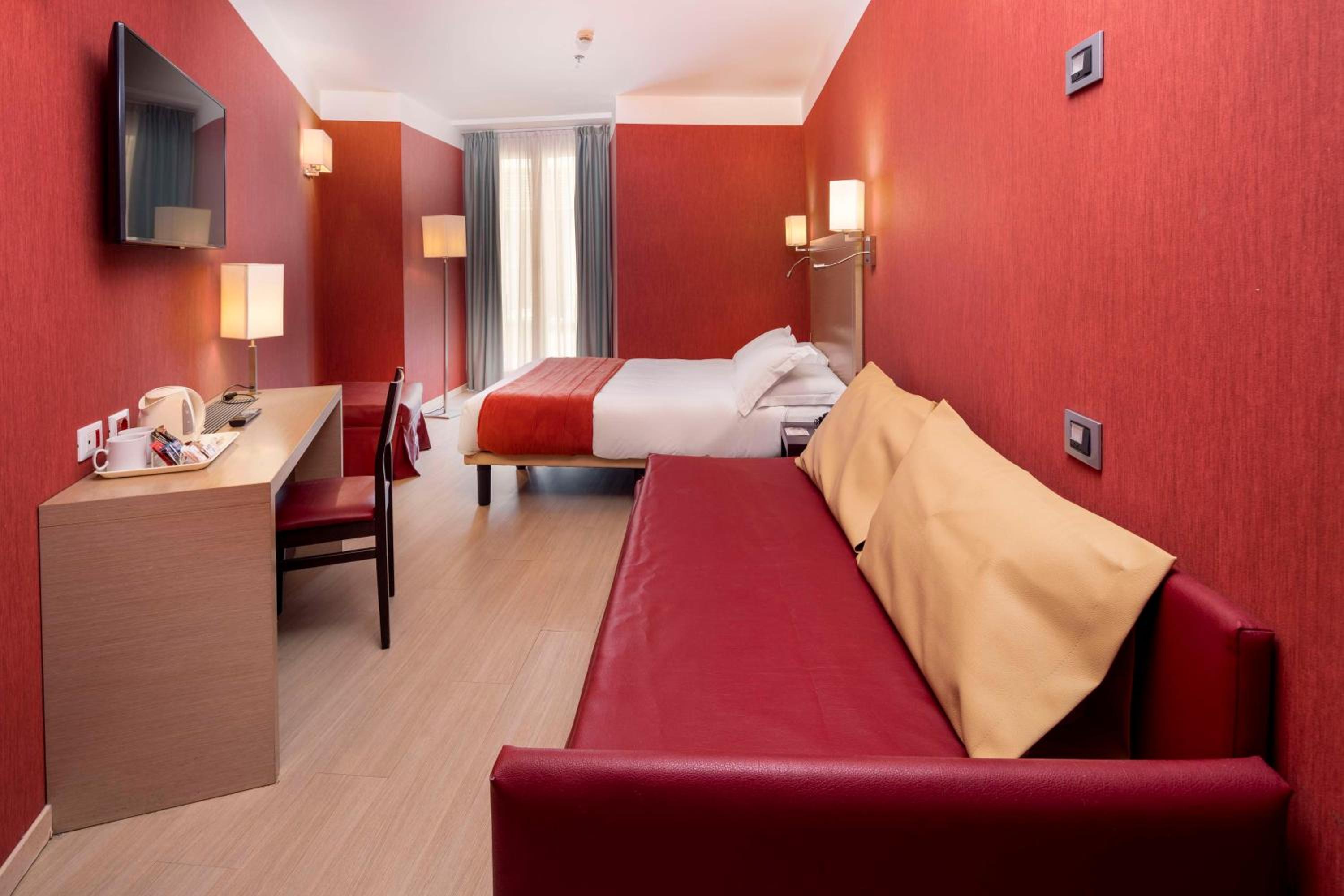 Quadruple Room - Photo 8