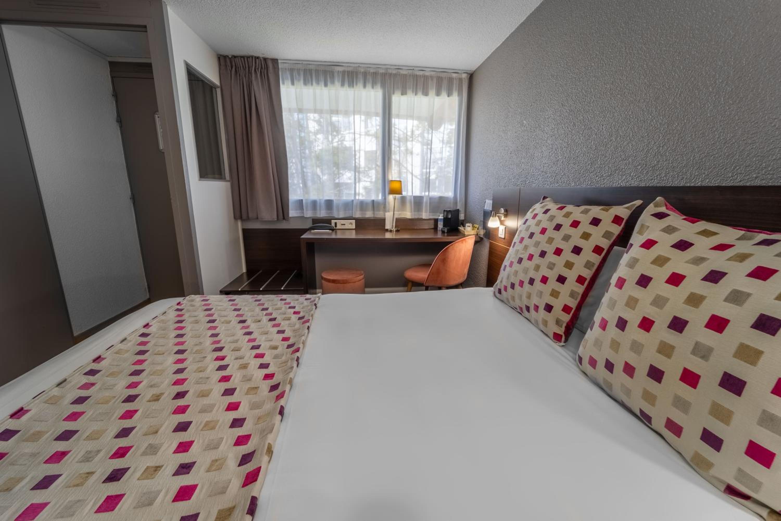 Standard Queen Room
