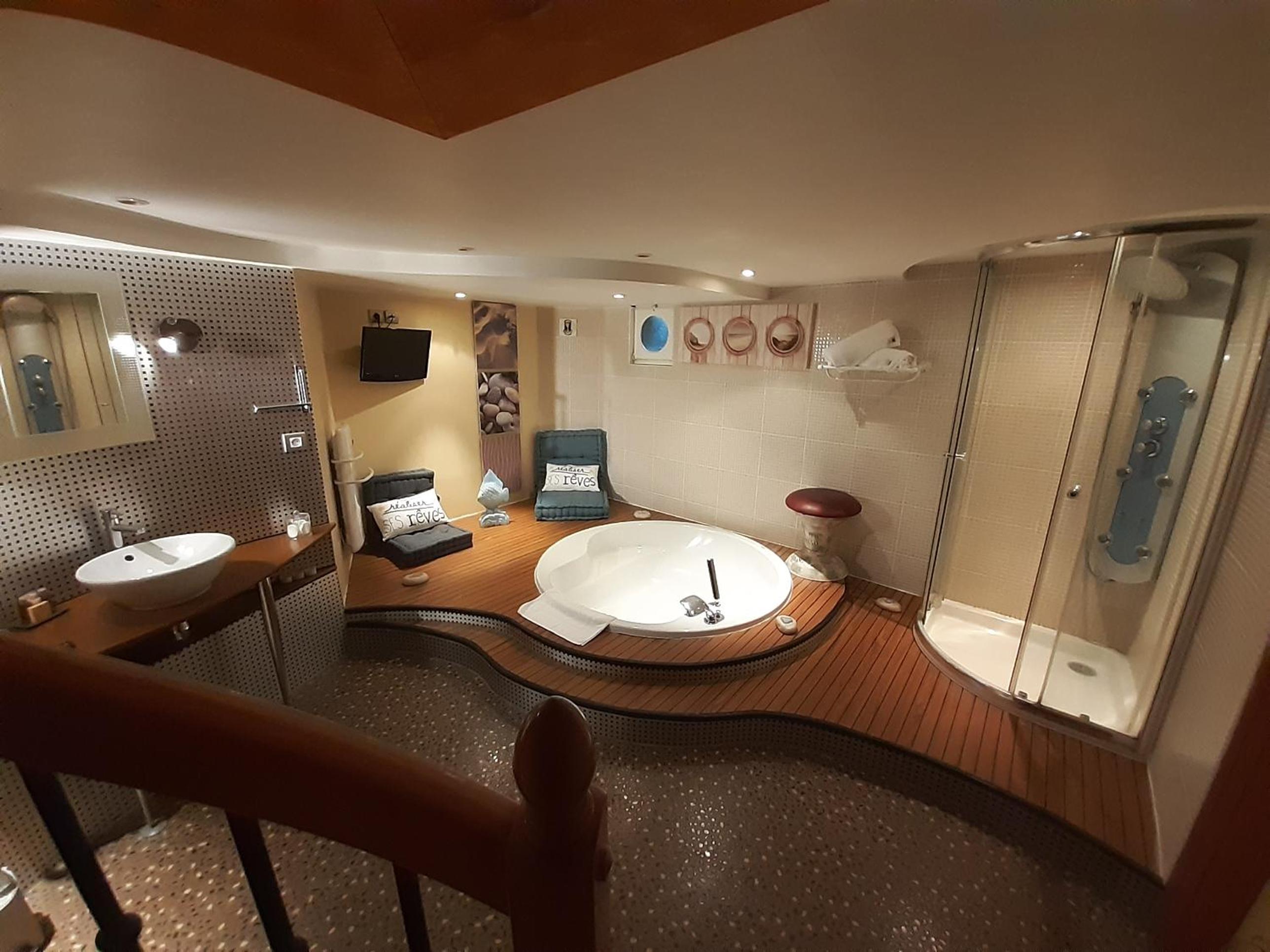 Chambre Double Deluxe avec Baignoire Chambre Double Deluxe avec Baignoire