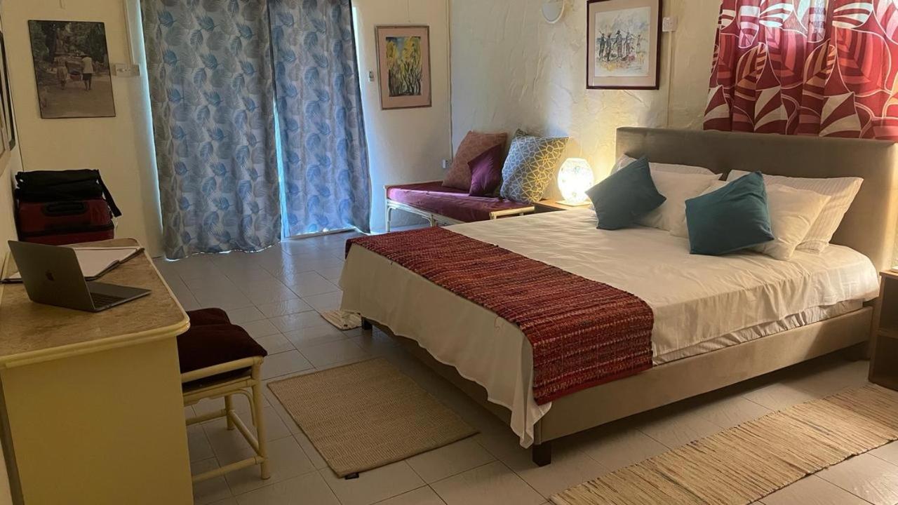 Deluxe King Suite photo 1