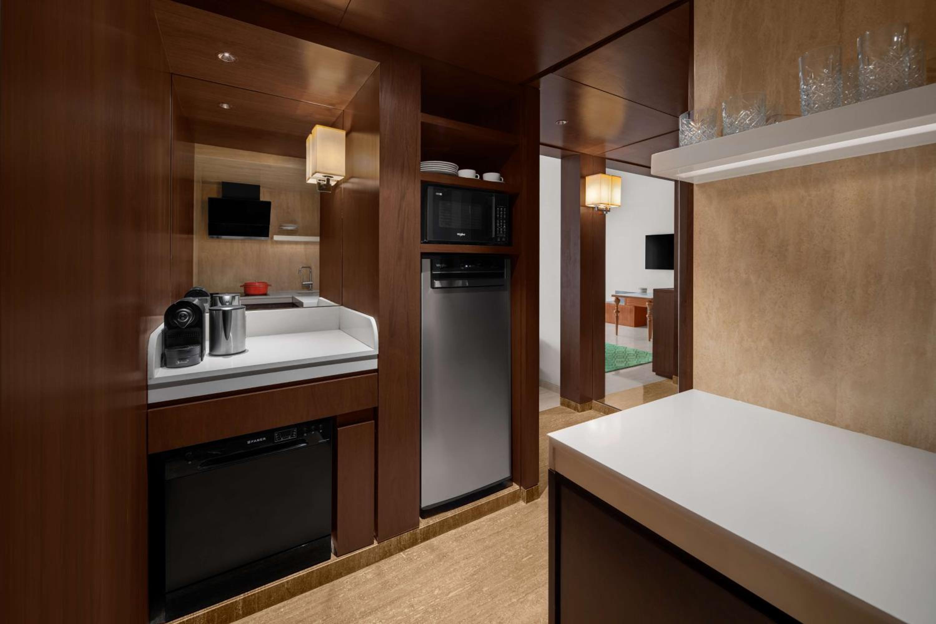 Studio Suite - Two ways airport transfers, 20% Discount on Food & Beverage, INR 1000 ANTAHPURA Spa credit per night