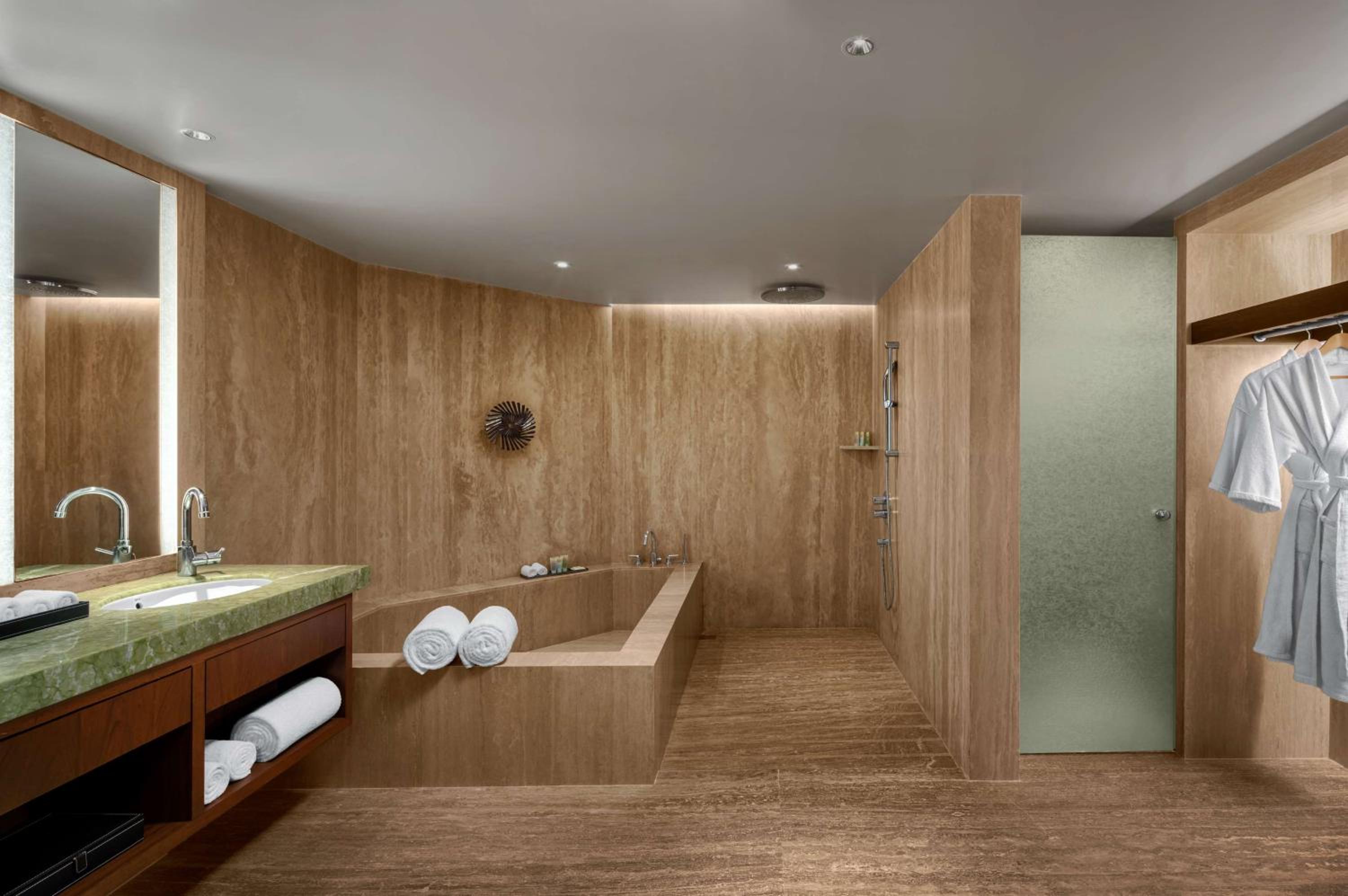 Twin Room with View thumbnail 6