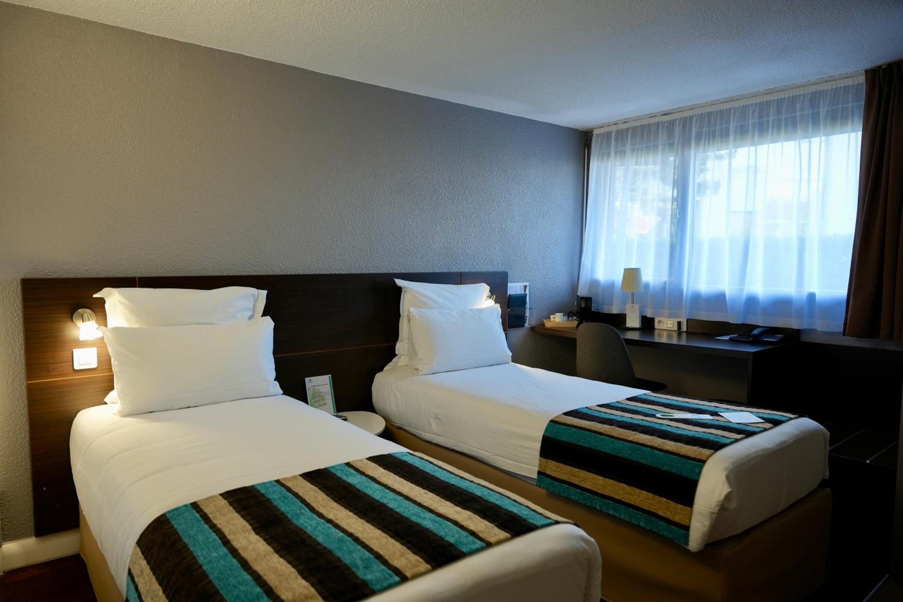 Comfort Twin Room thumbnail 5
