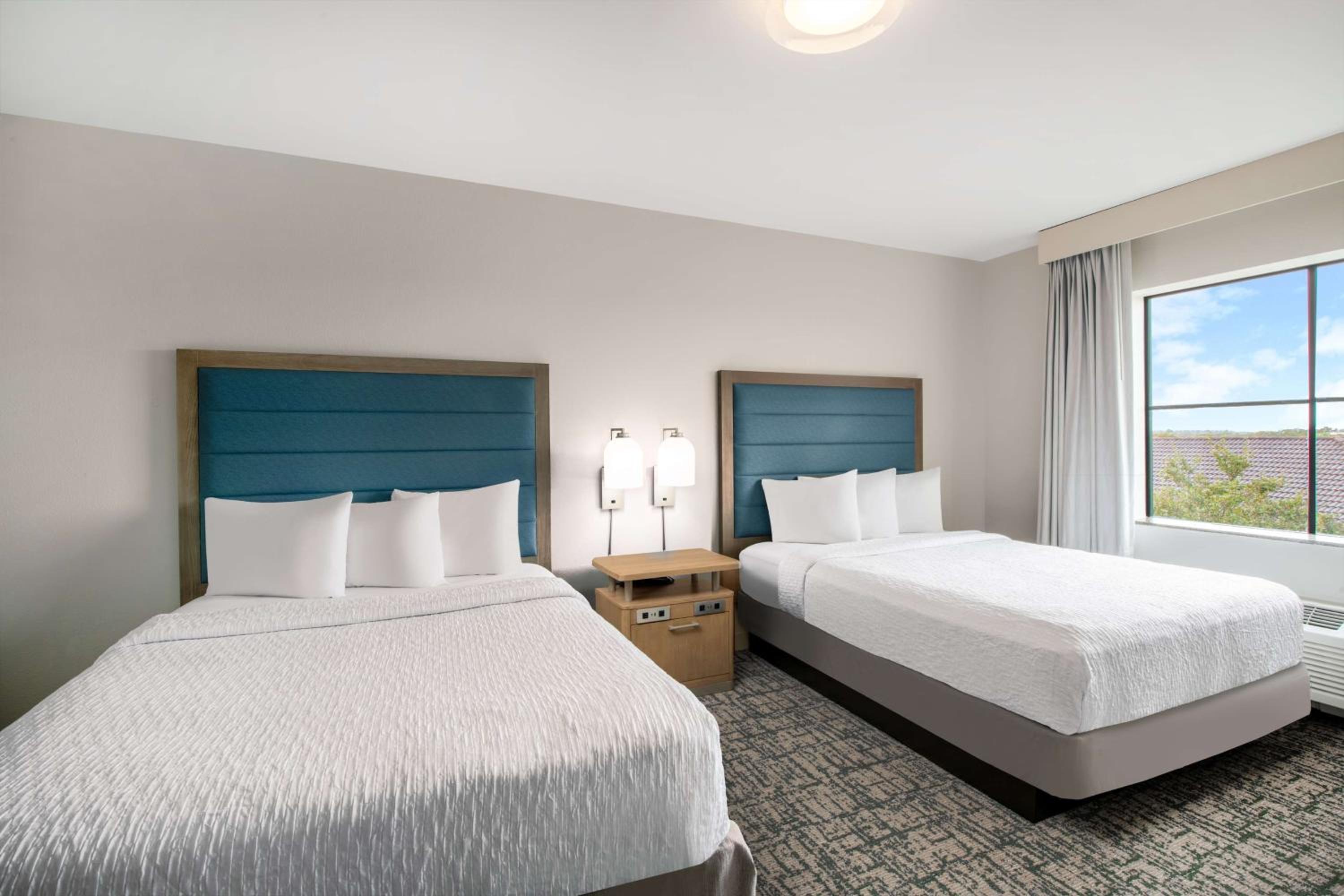 Two Bedroom Suite with One King and Two Queen Beds - Photo 5