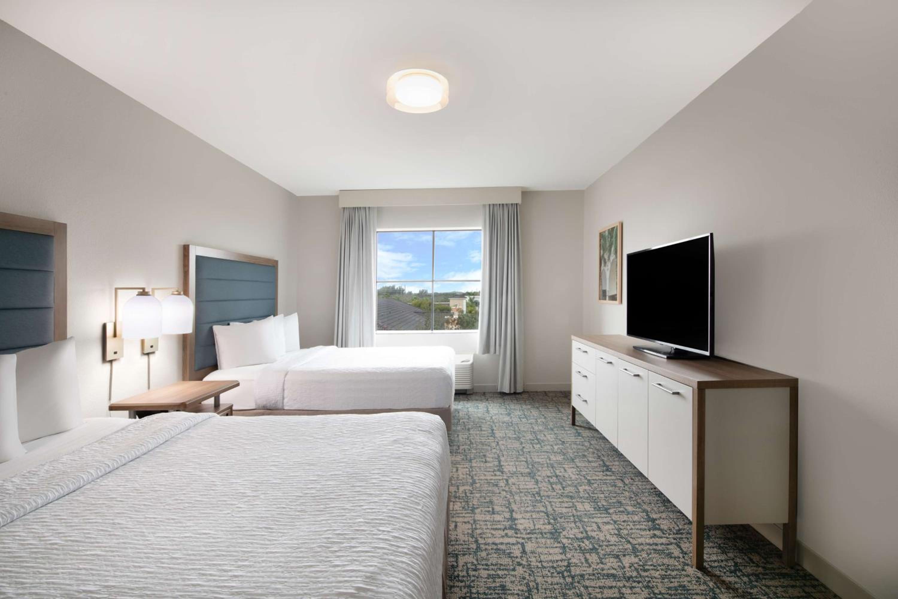 Two Bedroom Suite with One King and Two Queen Beds - Photo 7