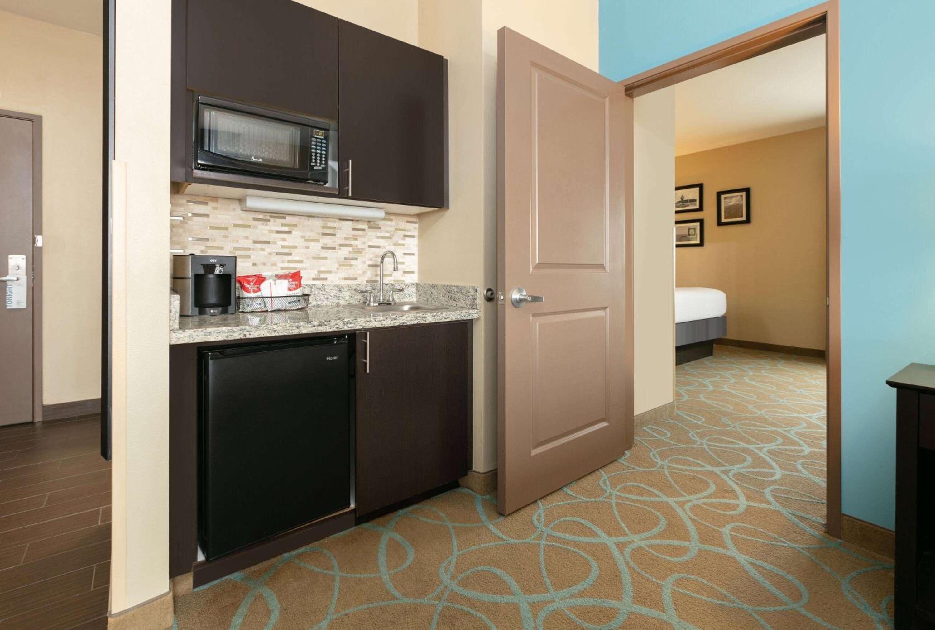 Deluxe Family Suite - Non-Smoking