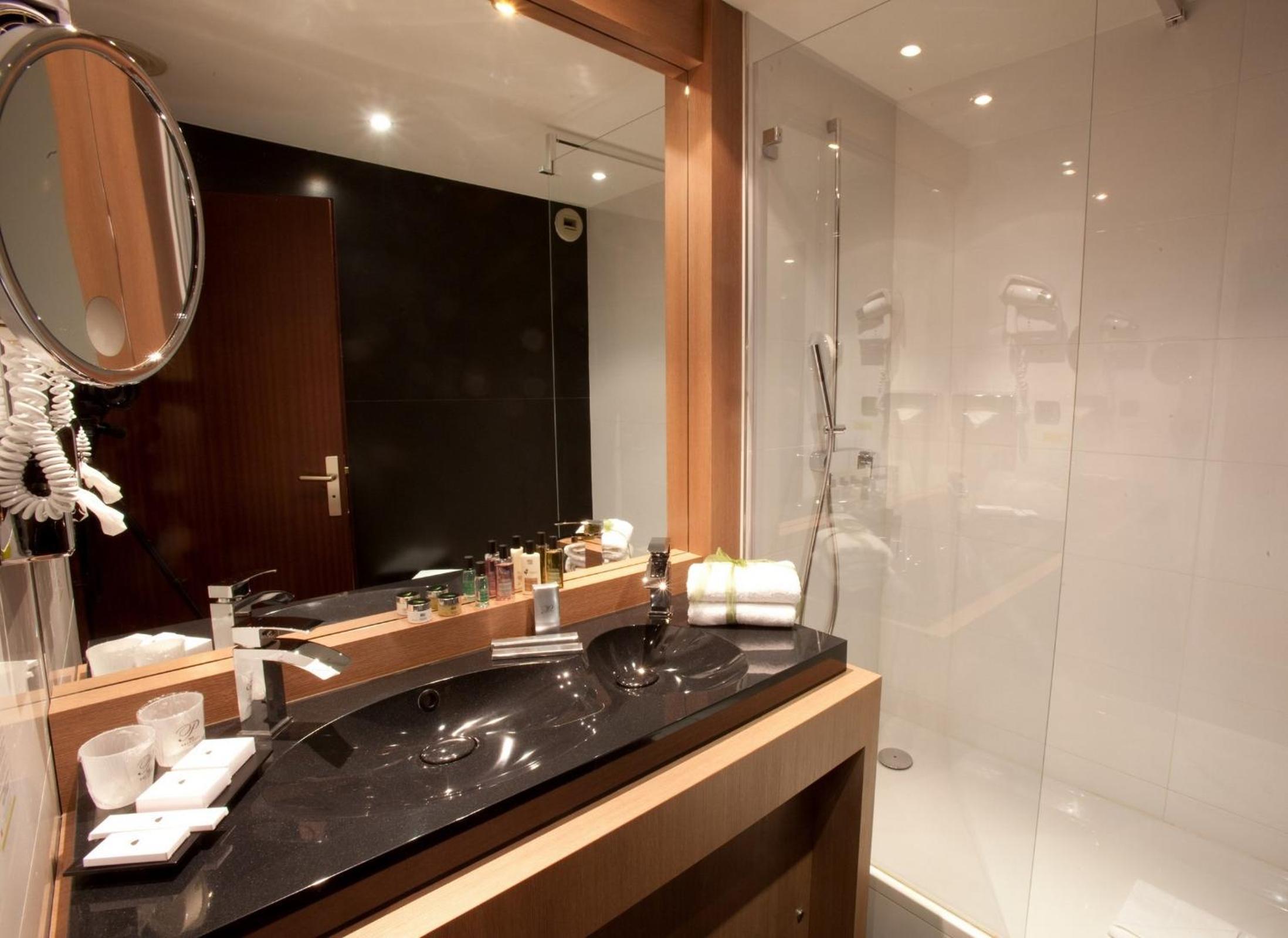 Suite - Photo 5