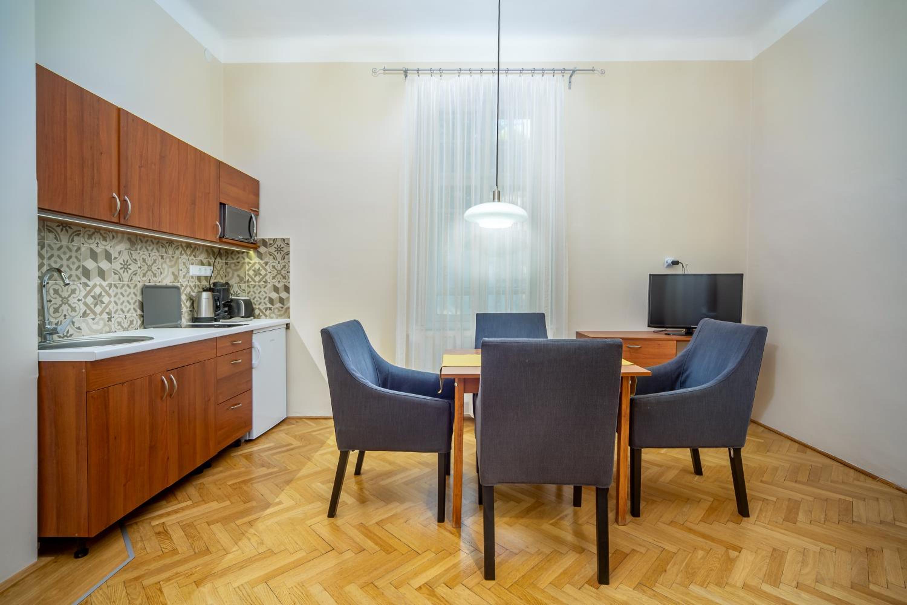 Apartment photo 3