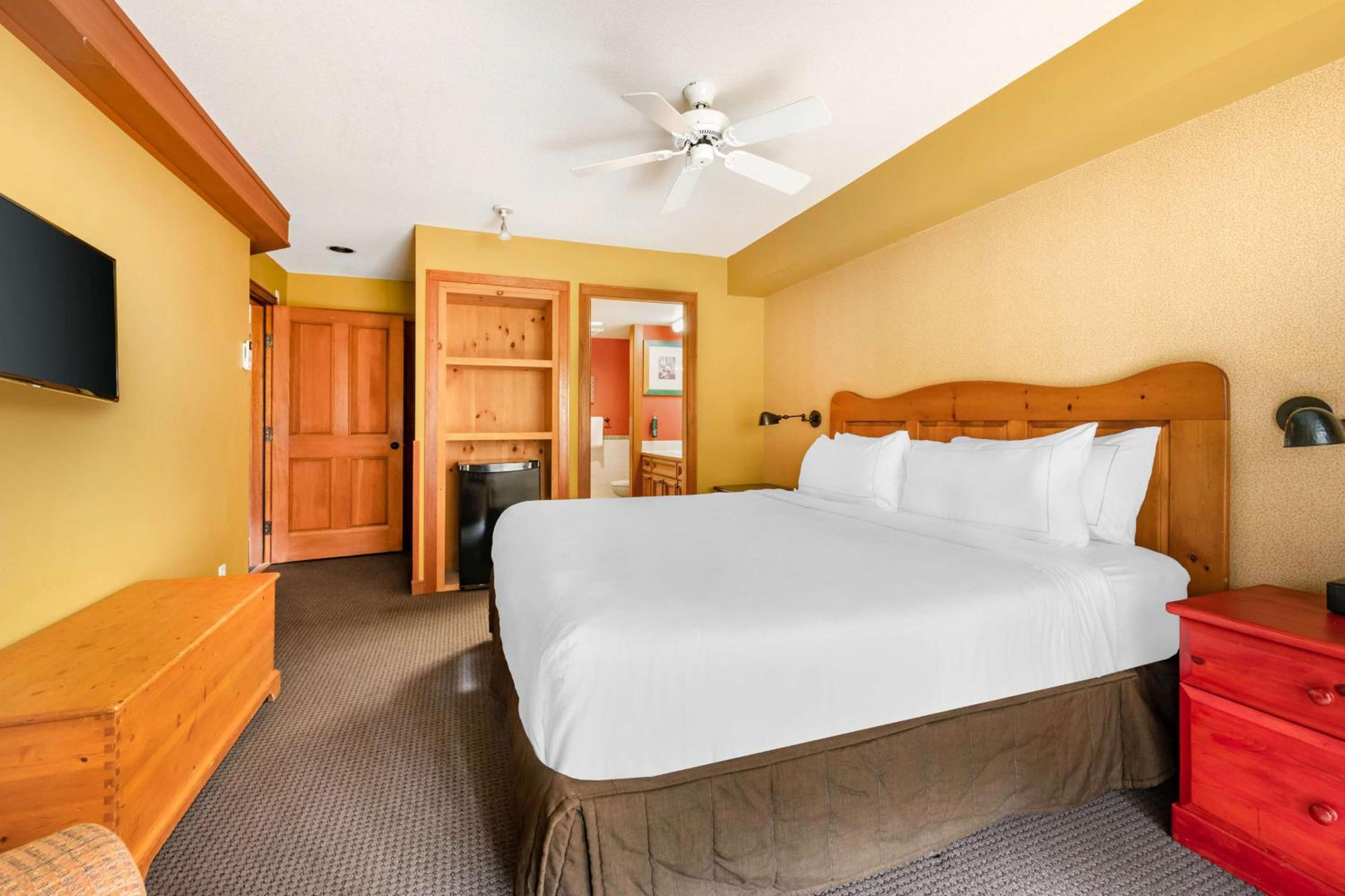 Two-Bedroom Two Kings Premier Suite