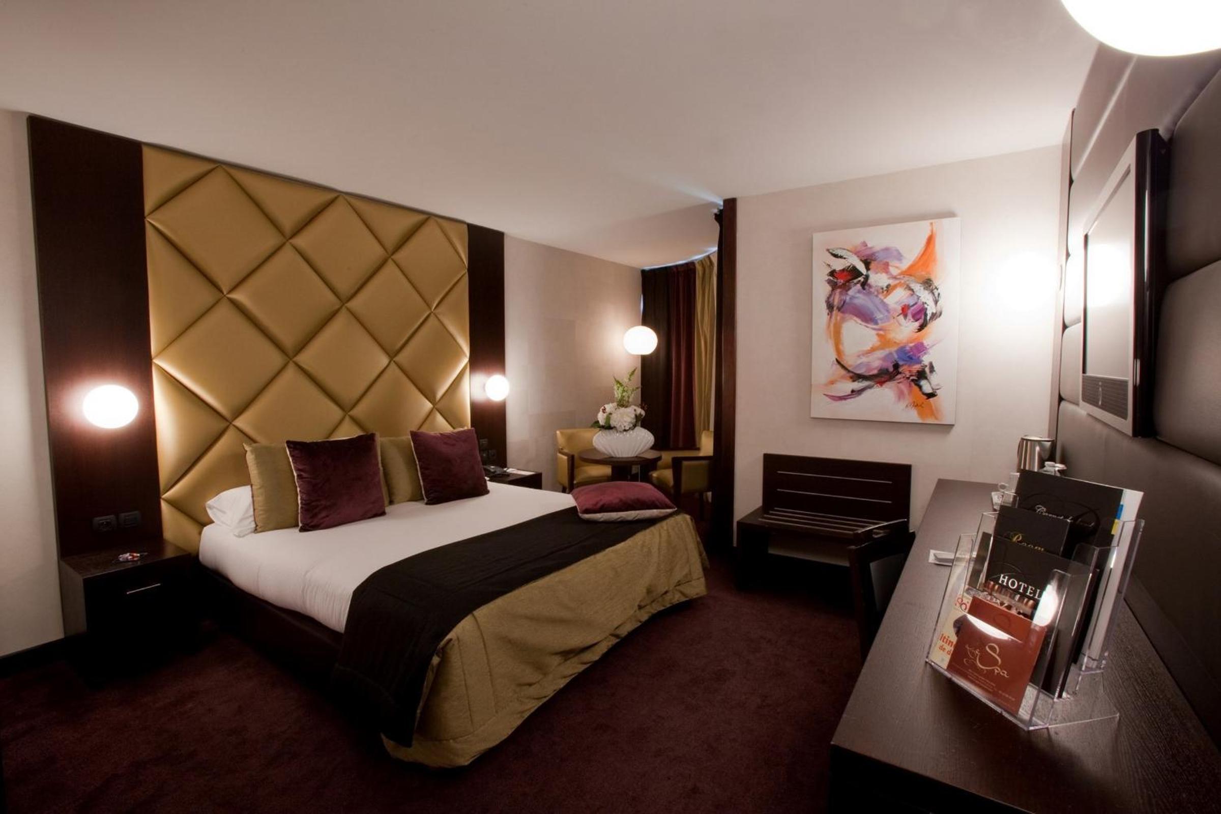 Two Connecting or Adjacent Prestige Double Rooms - Photo 1
