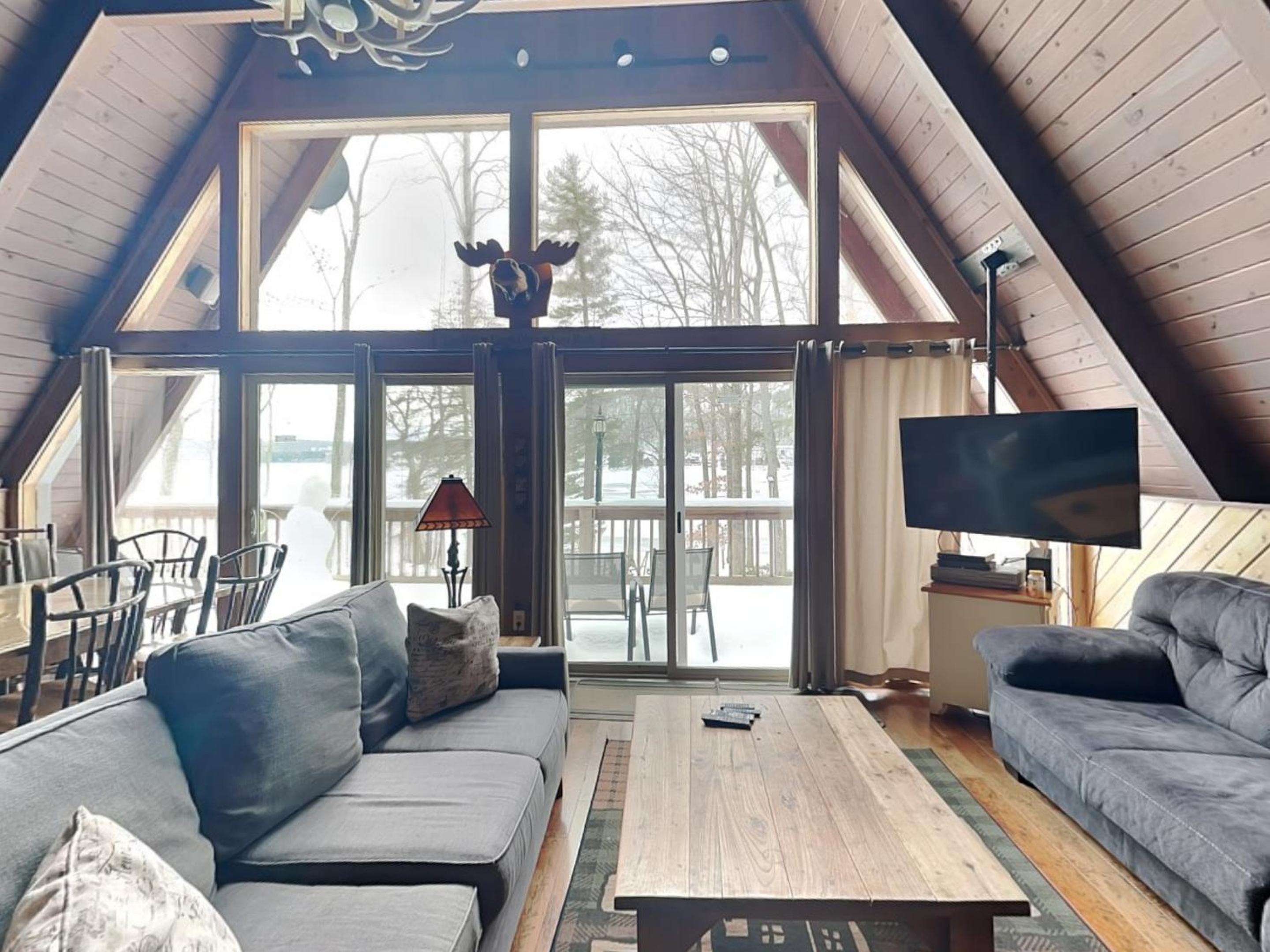 Five-Bedroom House photo 1