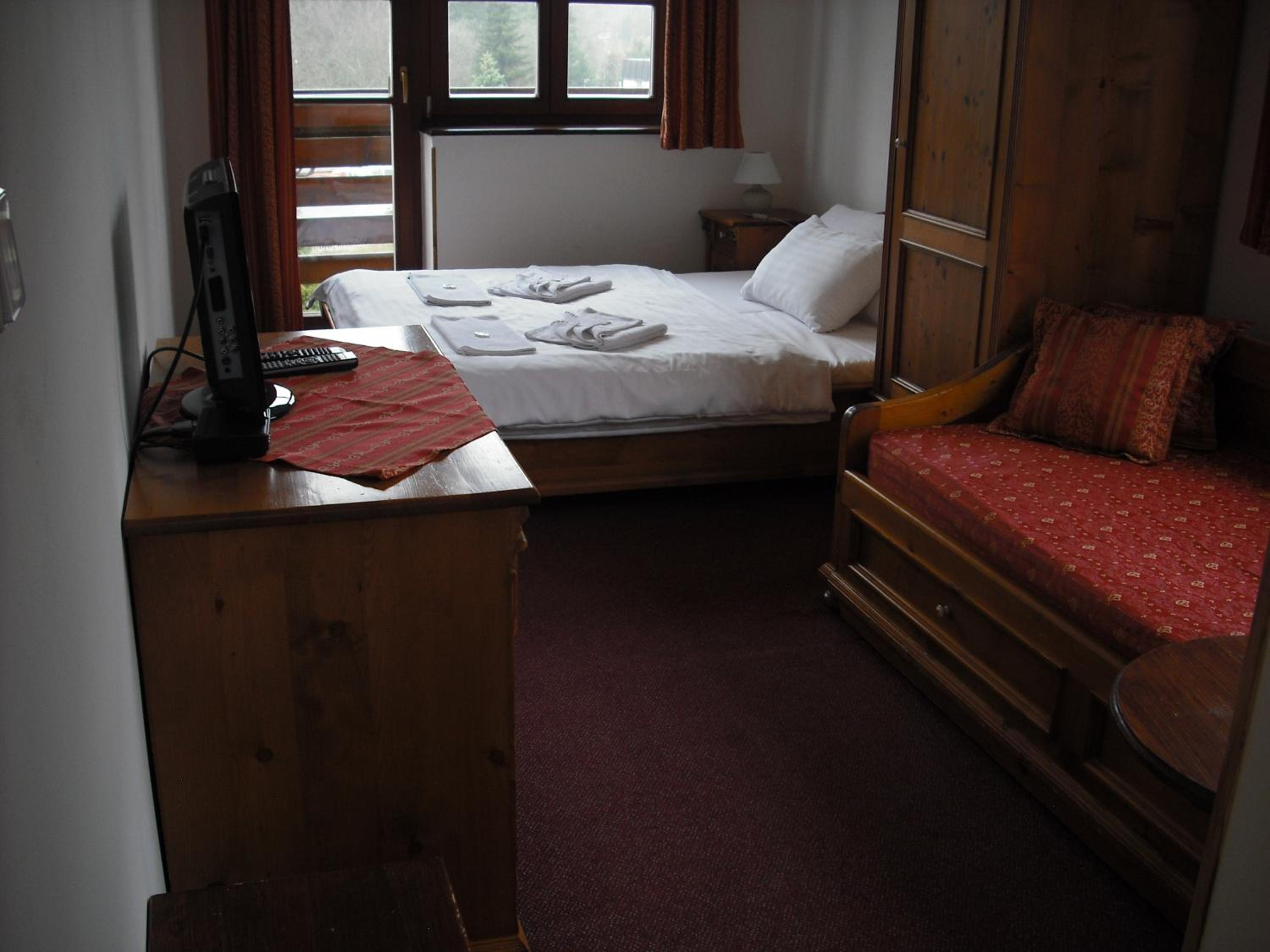 Double Room with Balcony - Photo 11