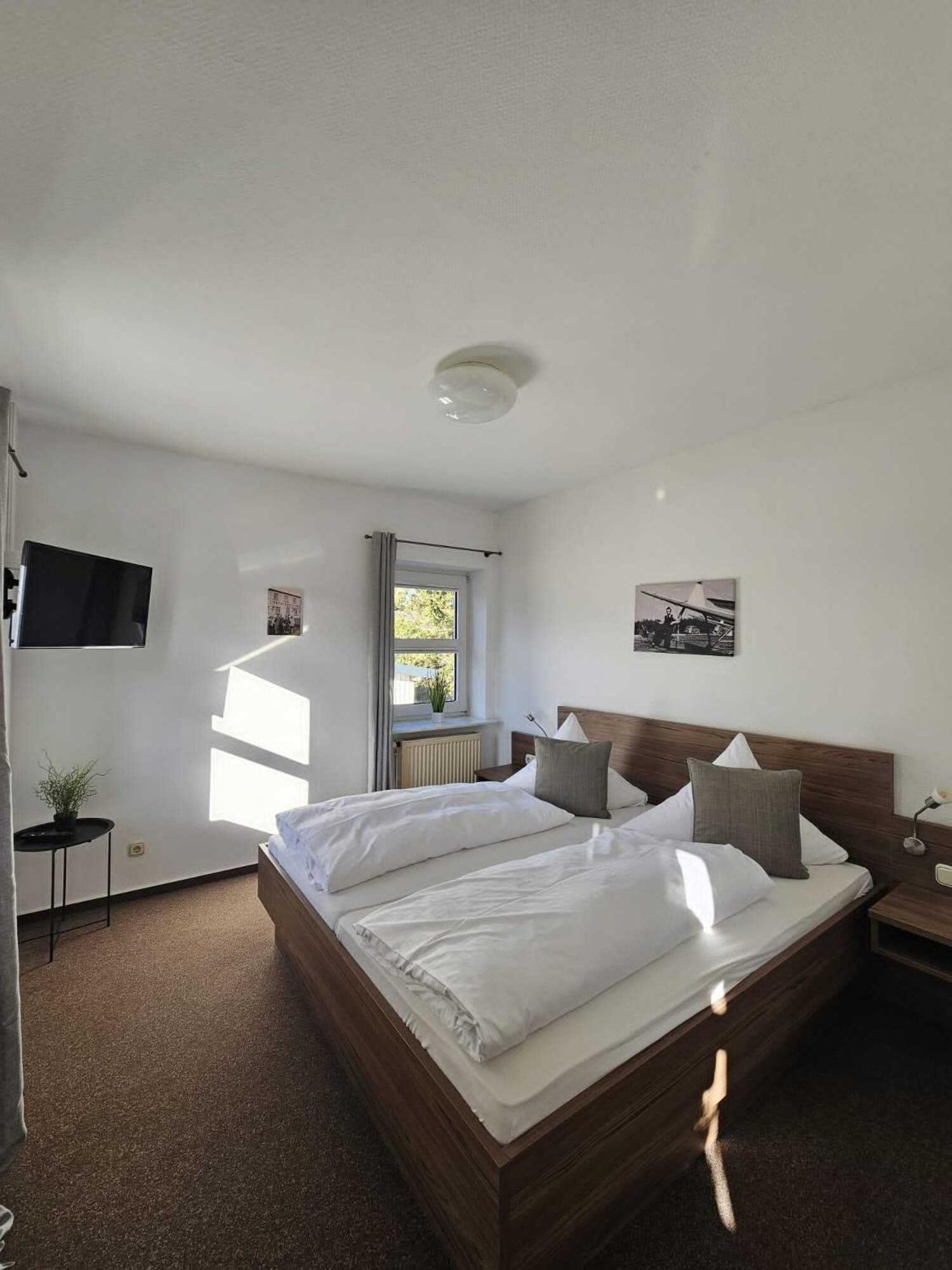 Standard Double Room - Photo 18
