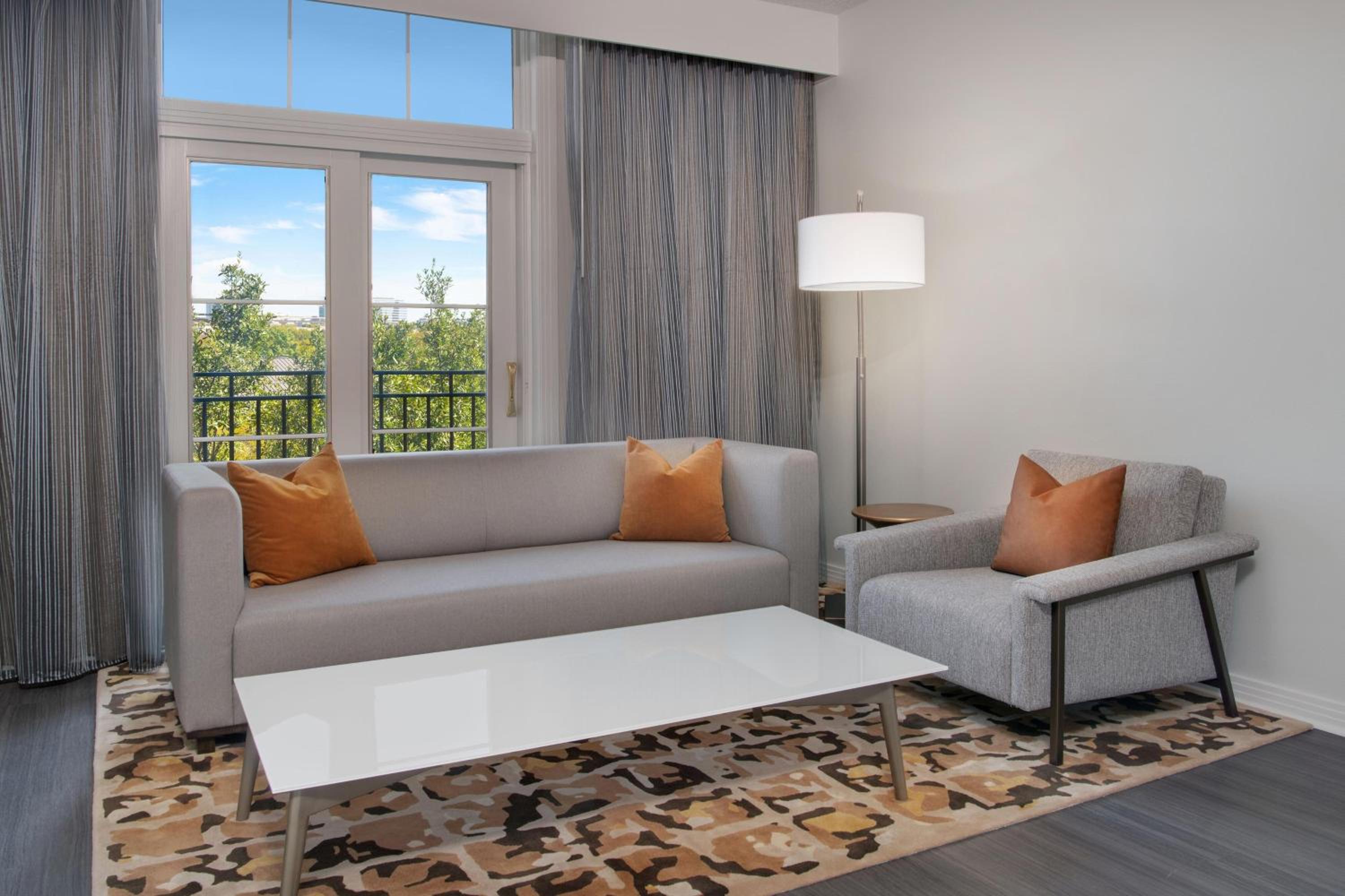 Executive Junior King Suite - Photo 3