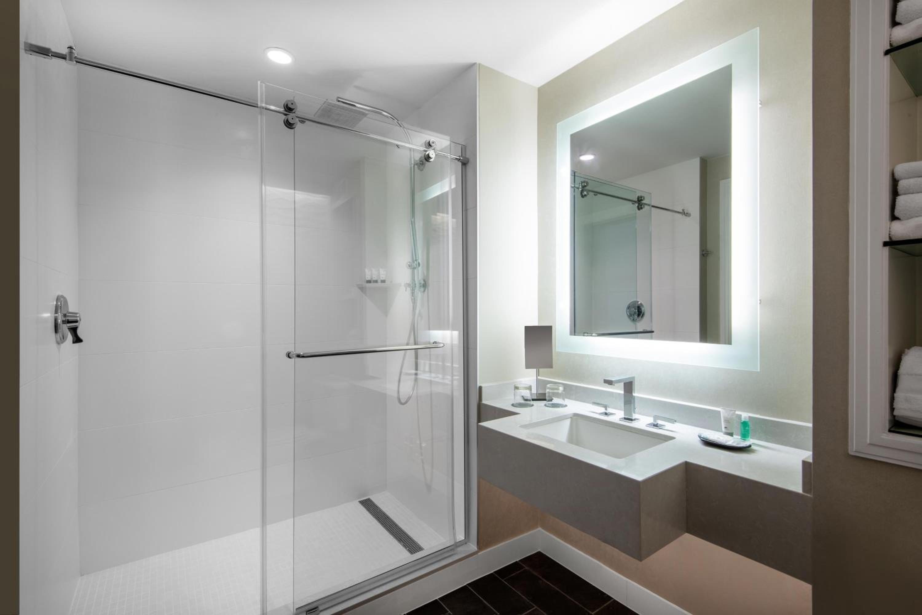 Deluxe King Room - Golf View - Photo 6