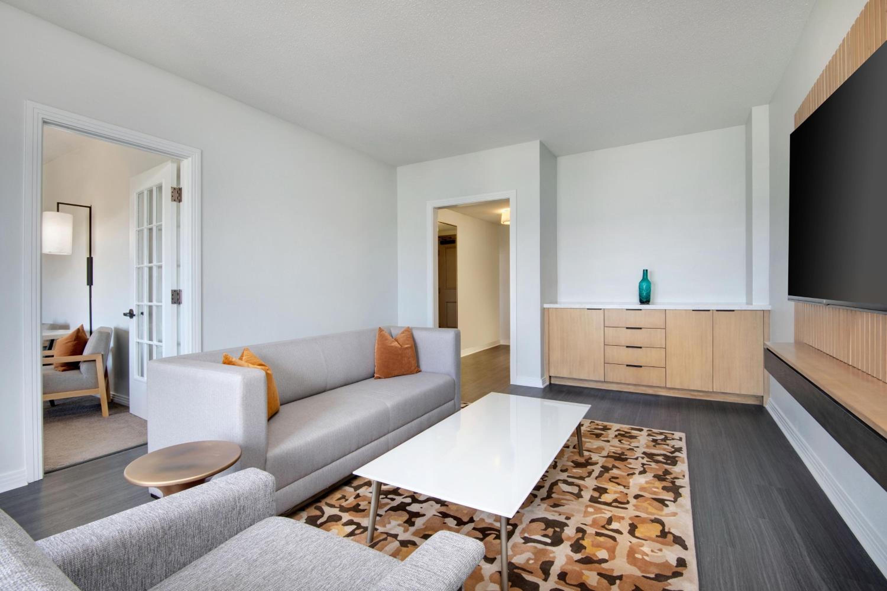 Executive One-Bedroom King Suite - Photo 4