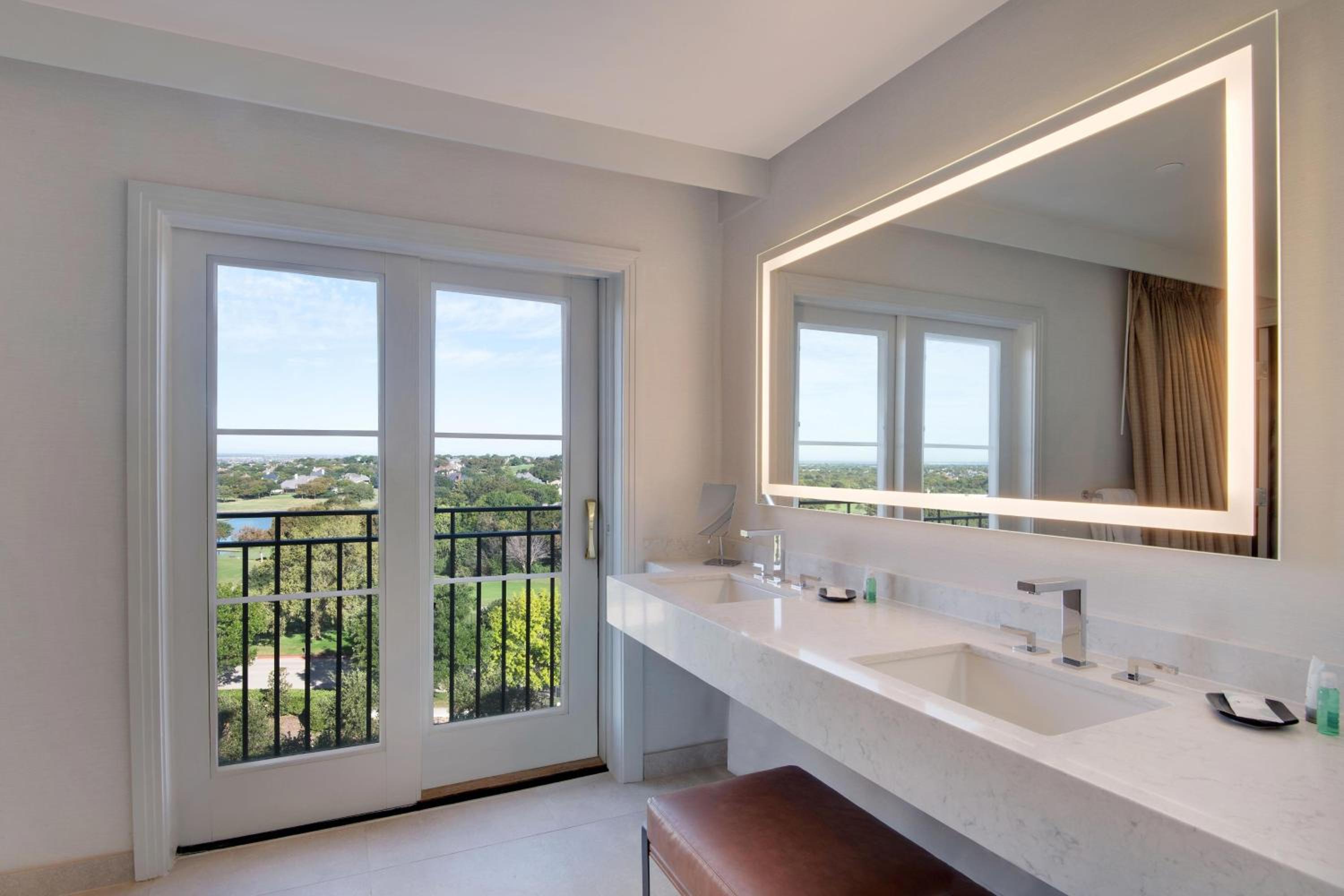Executive One-Bedroom King Suite - Photo 2