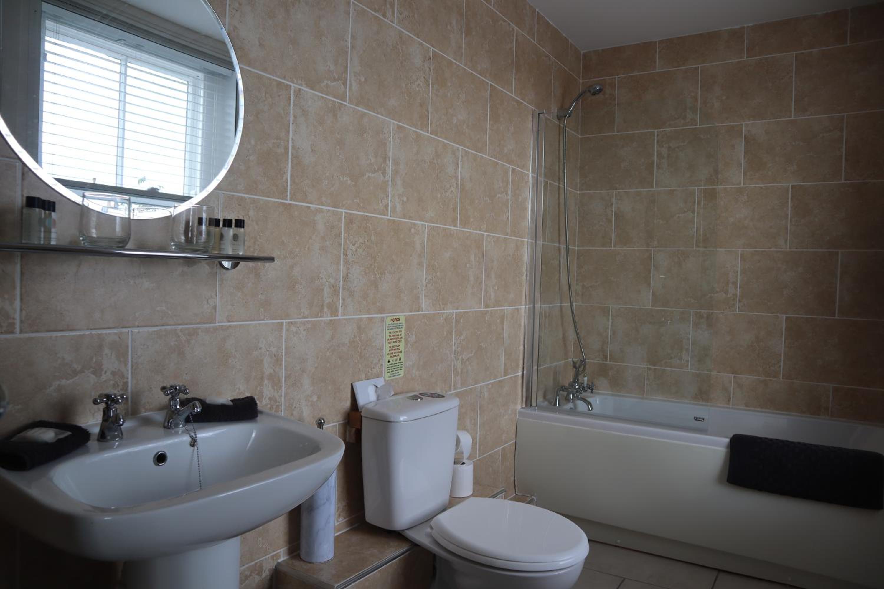 Economy Double Room - Photo 8
