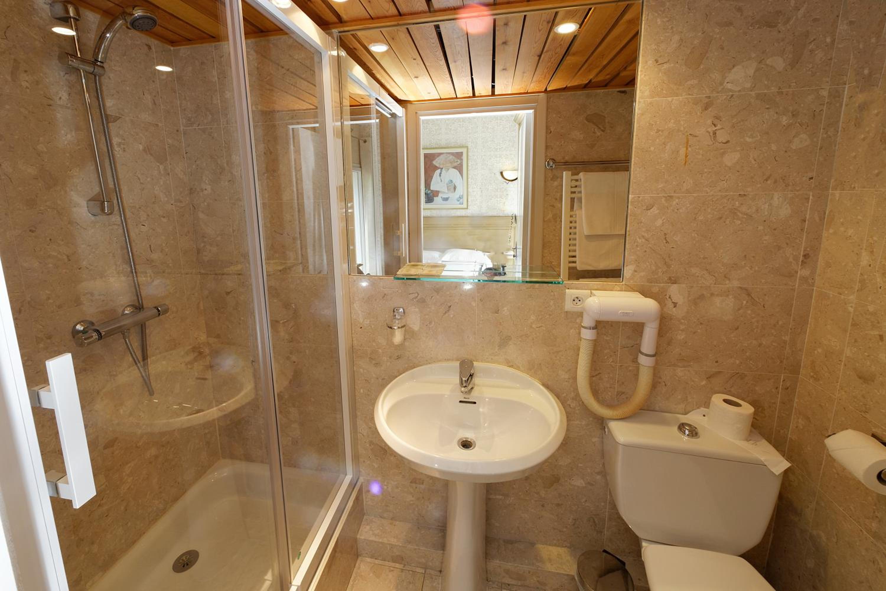Double Room - Photo 6