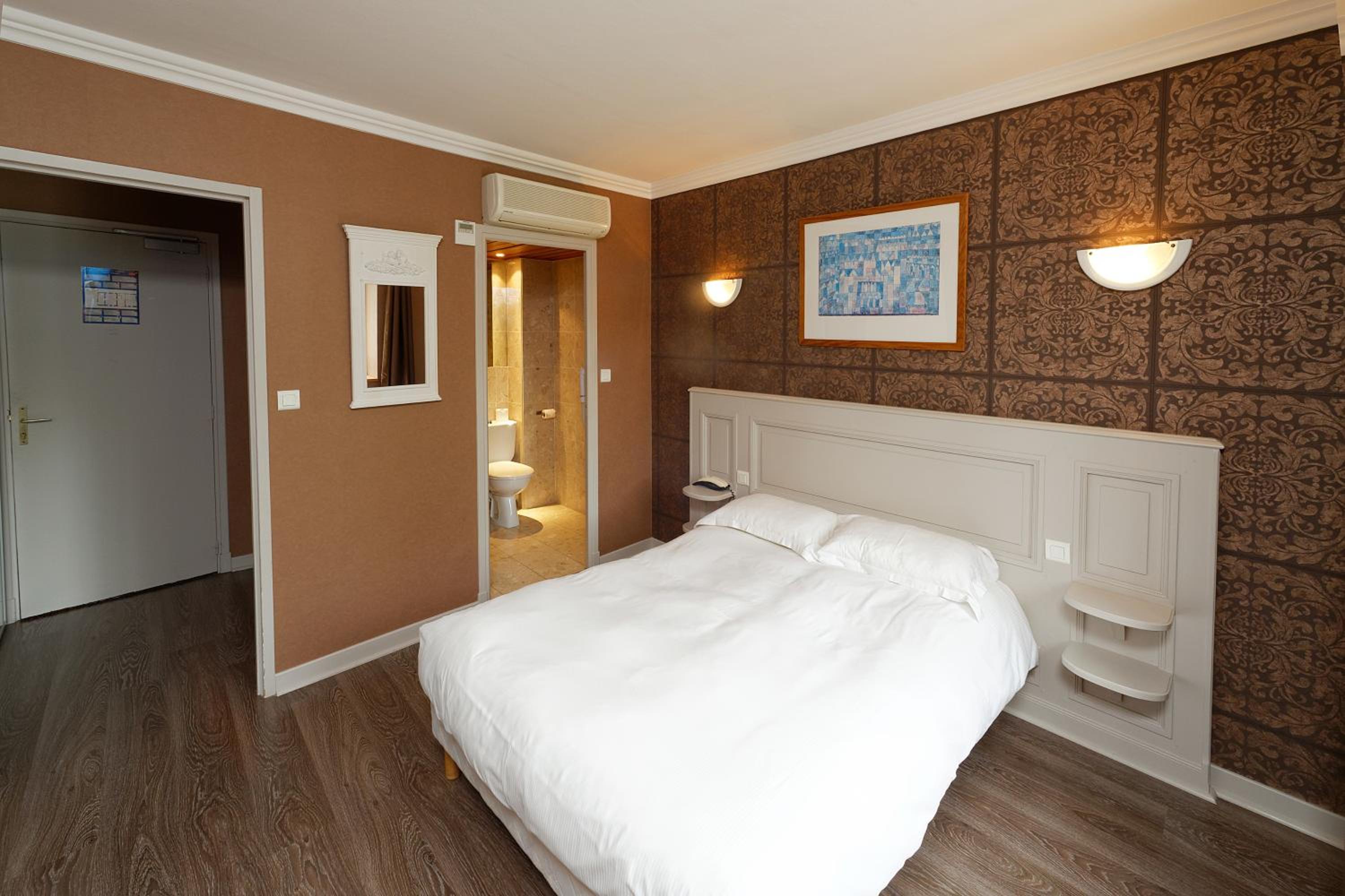 Double Room - Photo 5
