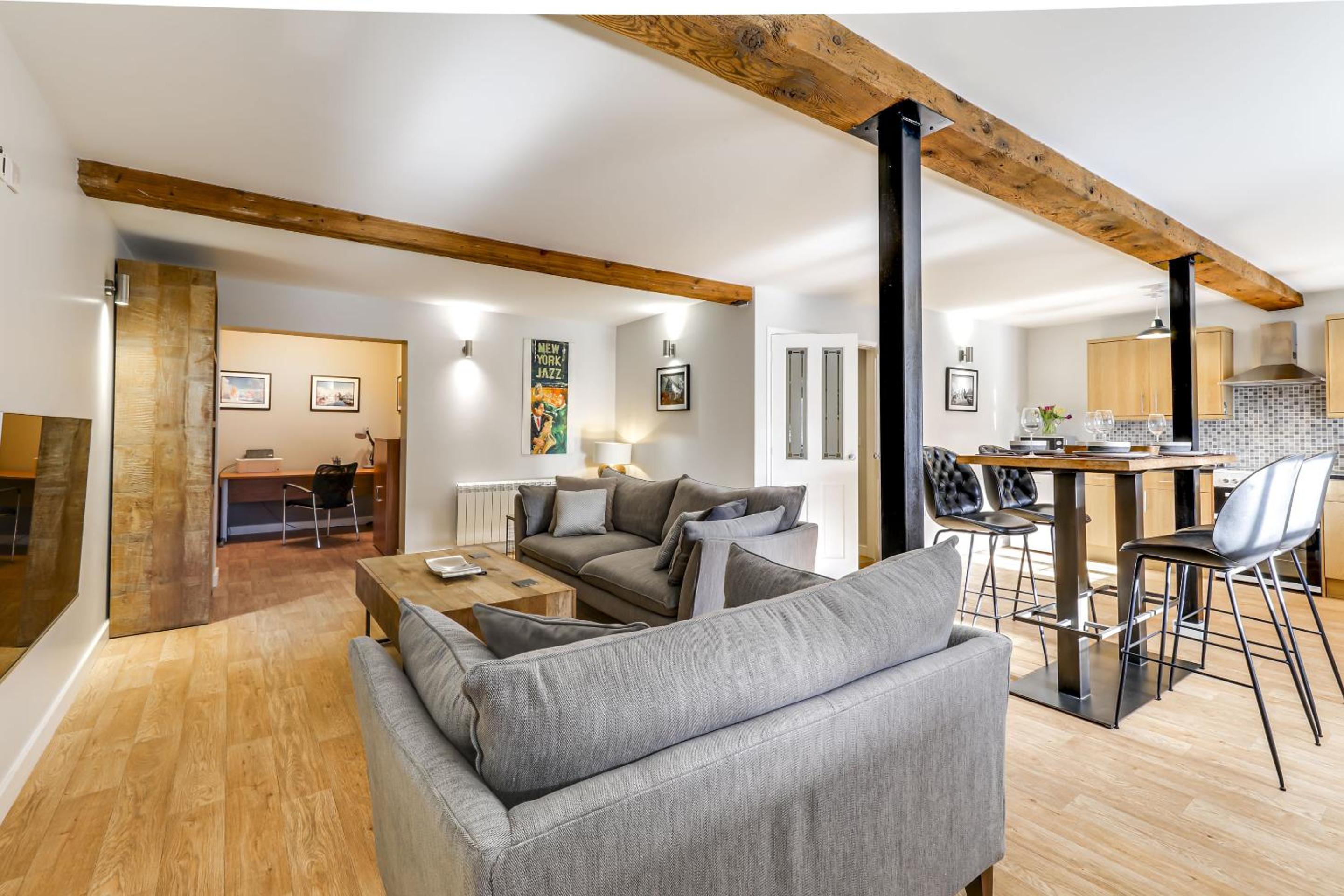 Two-Bedroom Apartment with City View photo 3