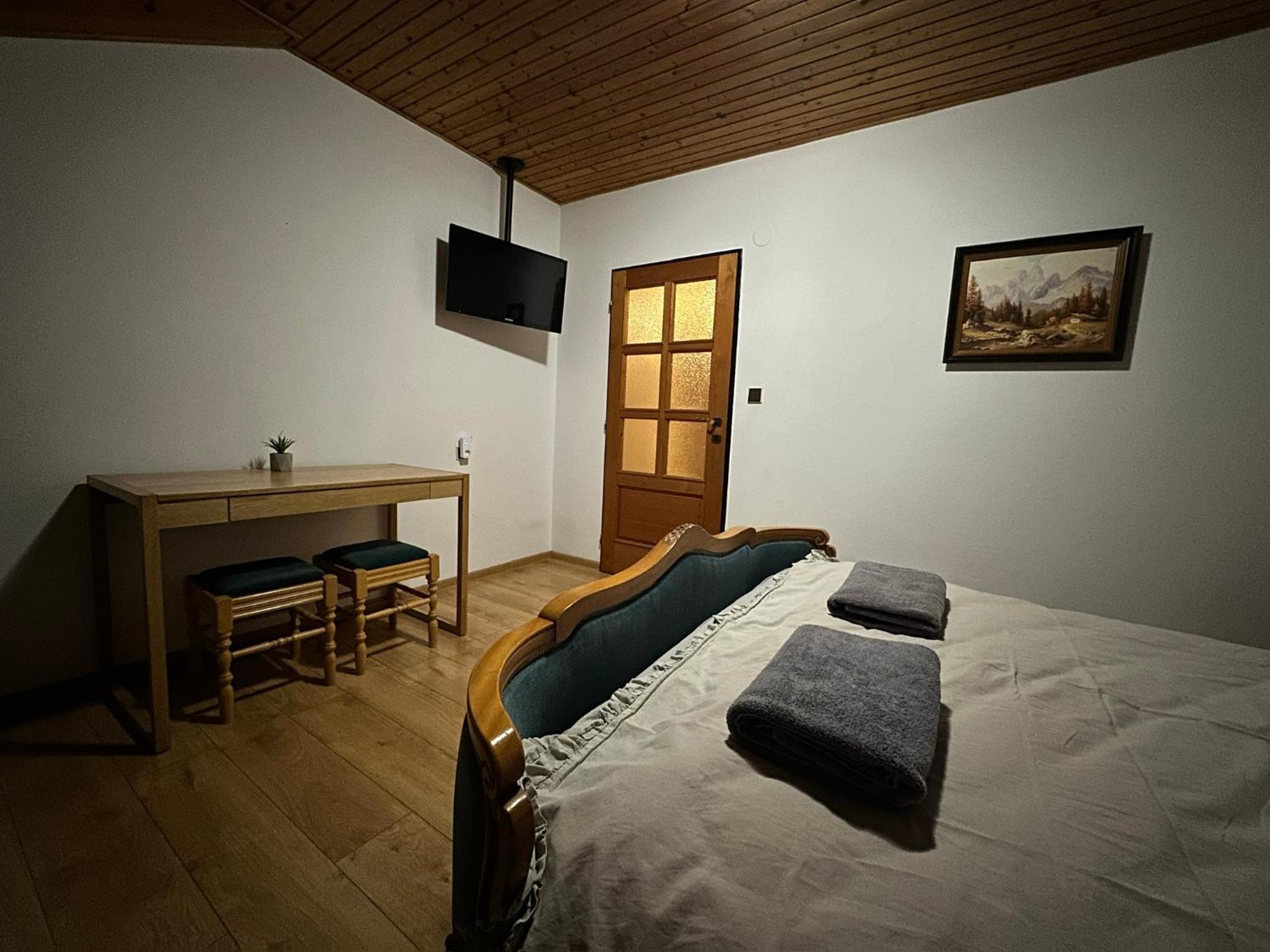 Double Room with Extra Bed - Photo 10