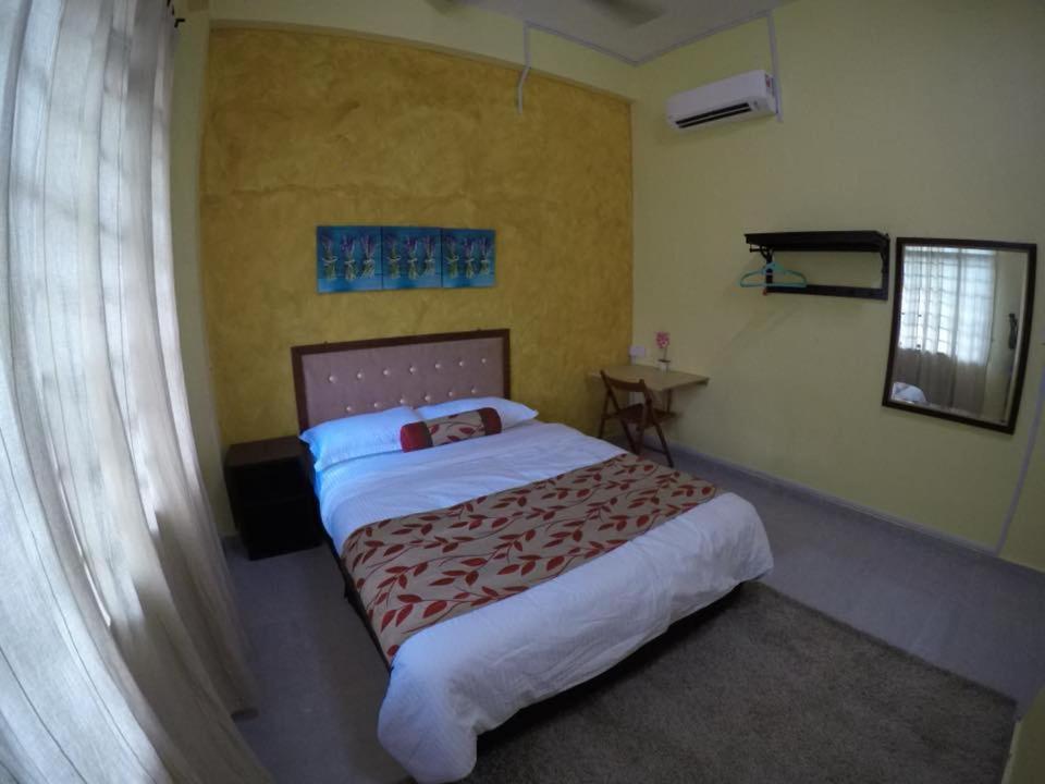 Standard Queen Room
