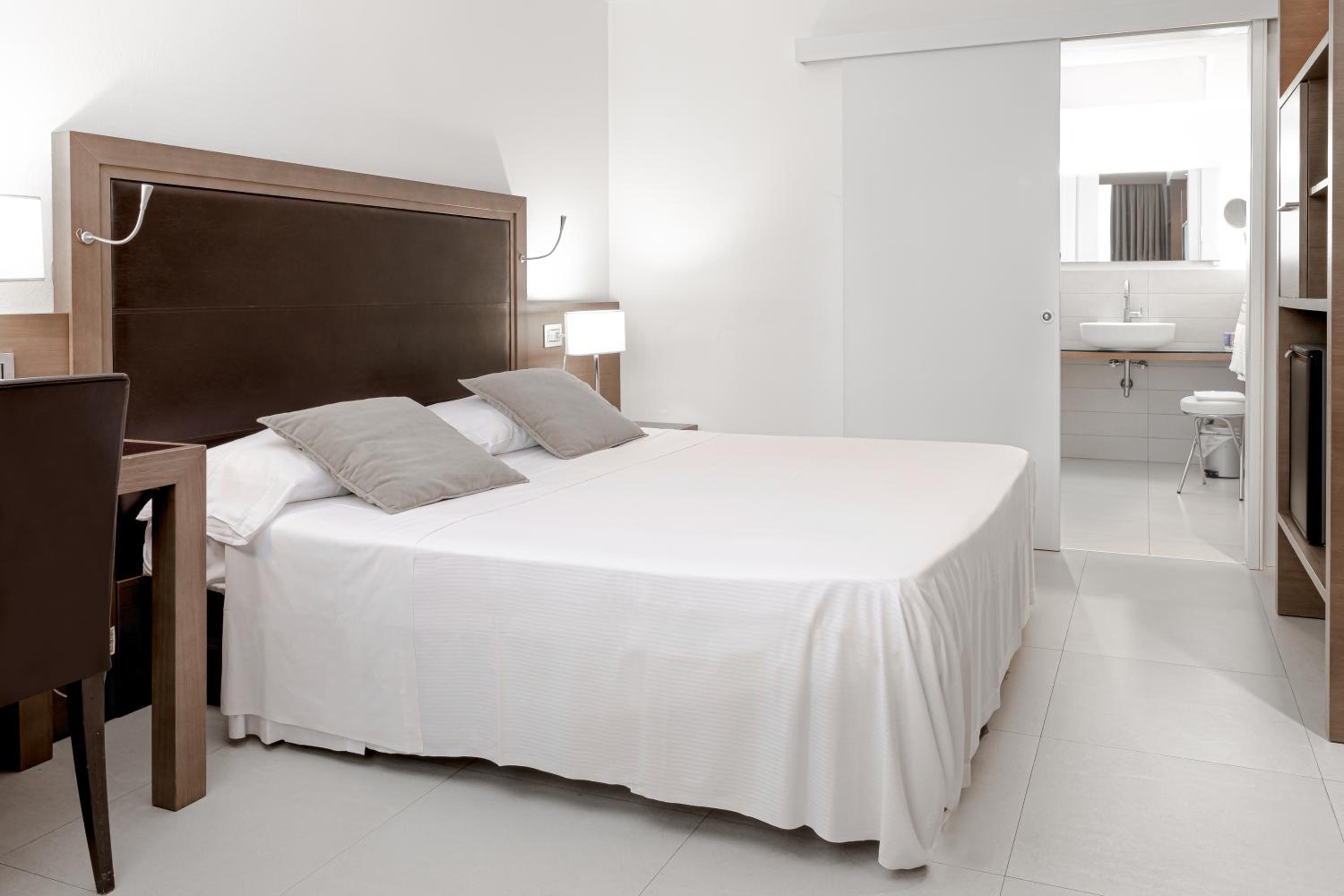 Double Room - Disability Access photo 1