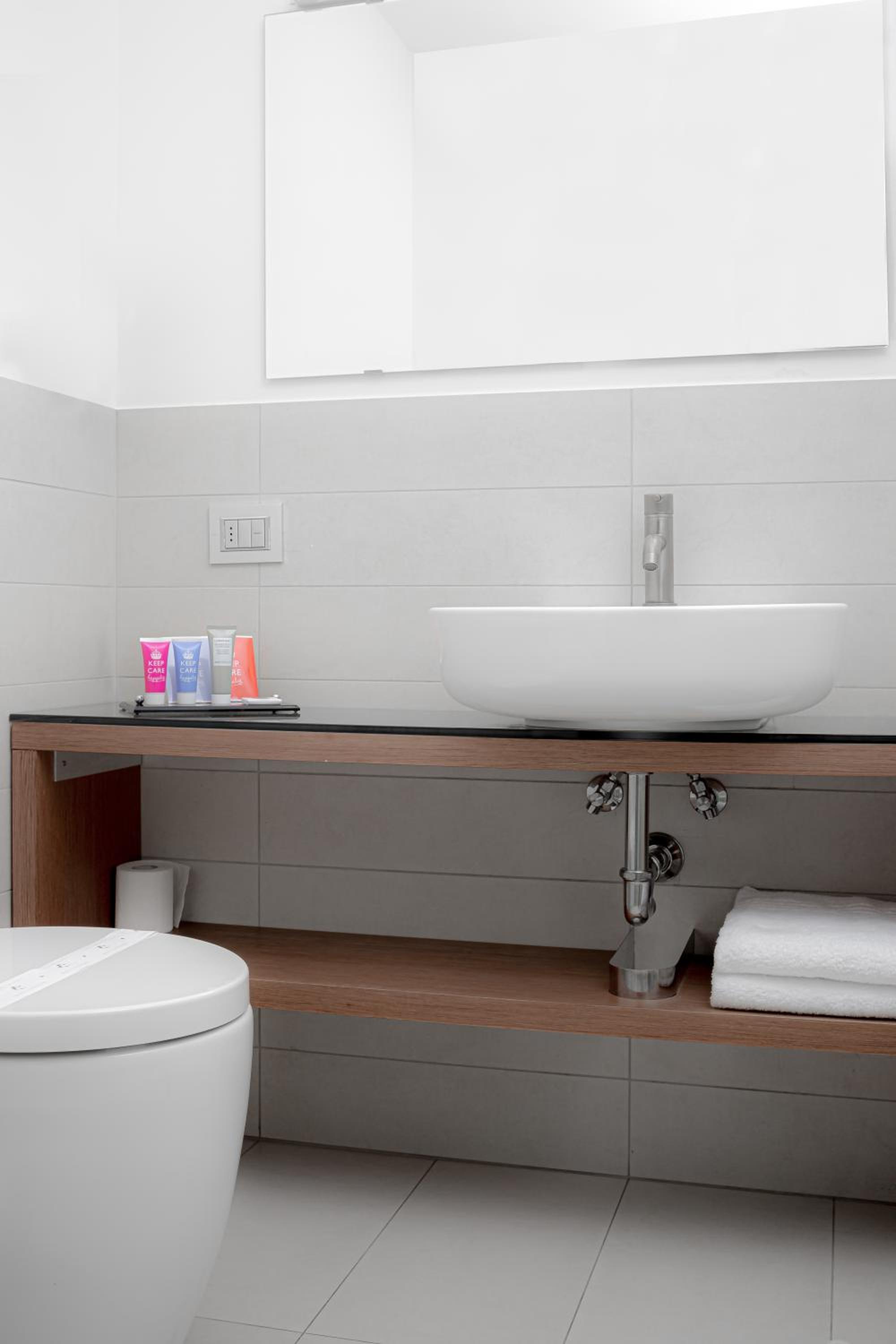 Double Room - Disability Access photo 2