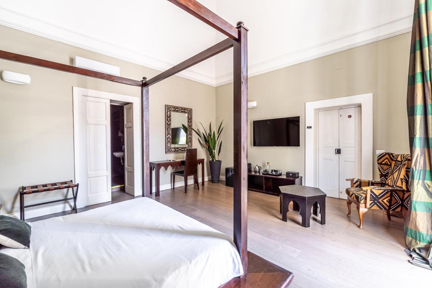 Queen Room With Balcony photo 2
