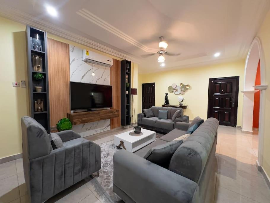 Three-Bedroom Apartment photo 1