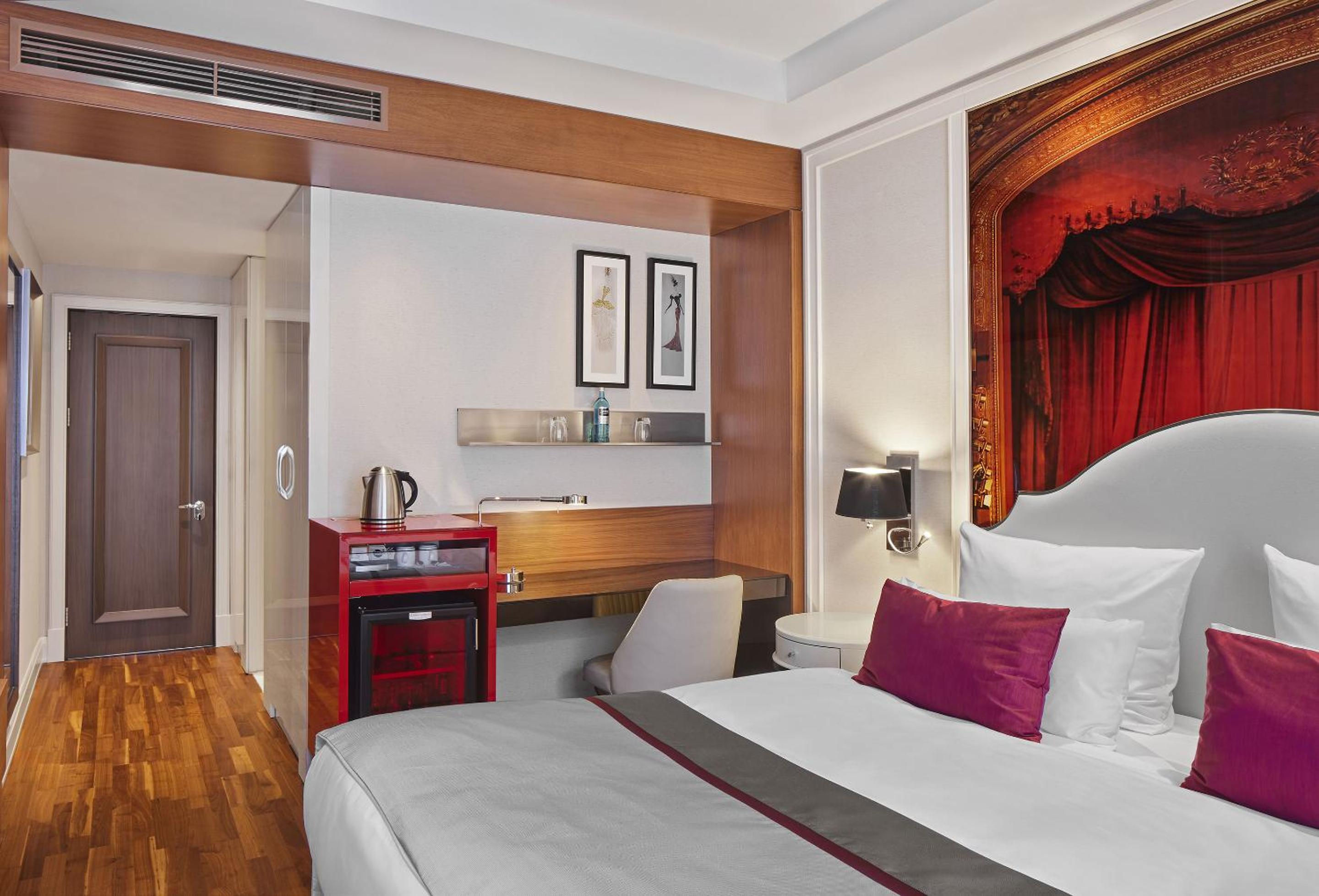 Deluxe Double or Twin Room - Photo 7