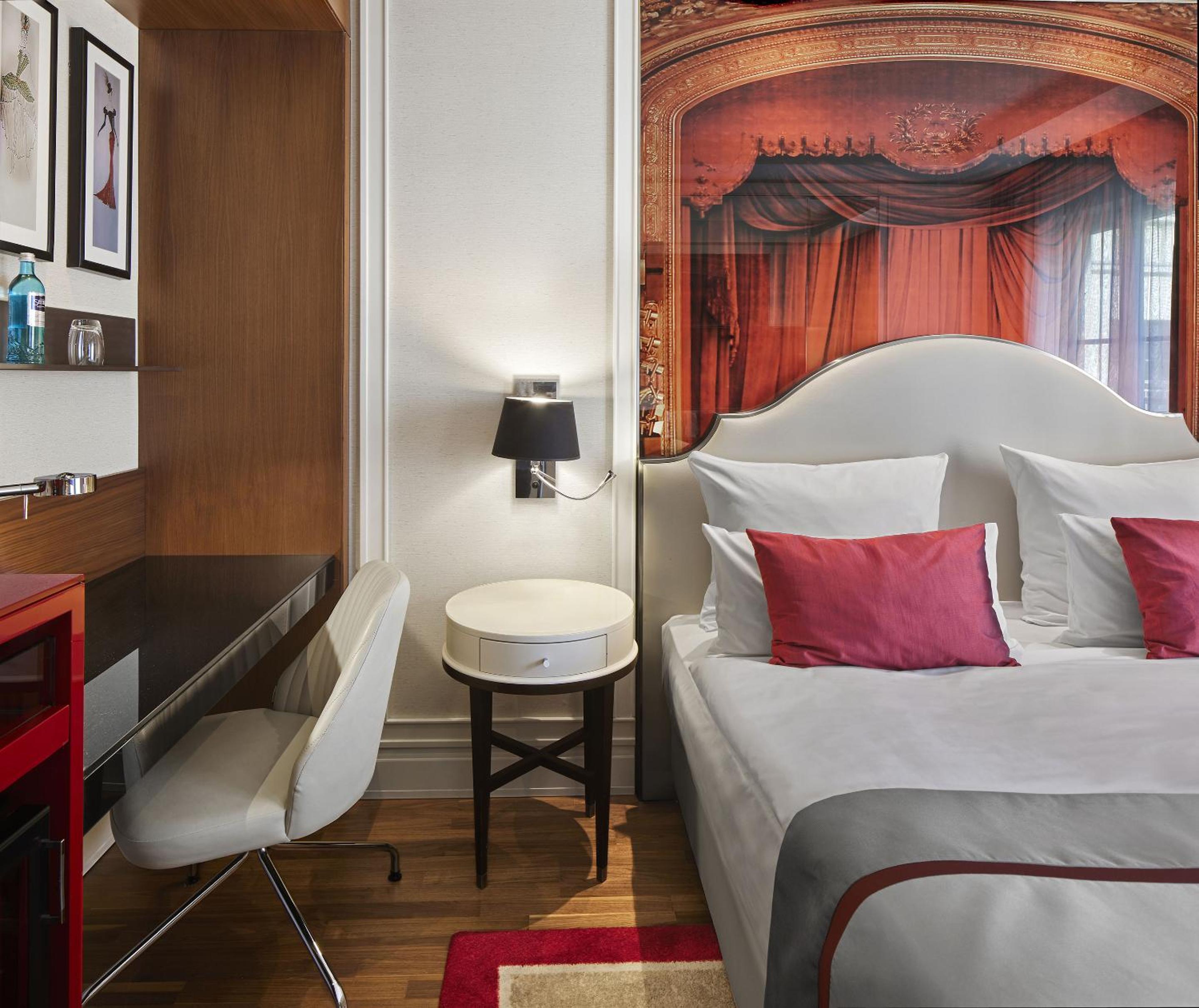 Deluxe Double or Twin Room - Photo 8