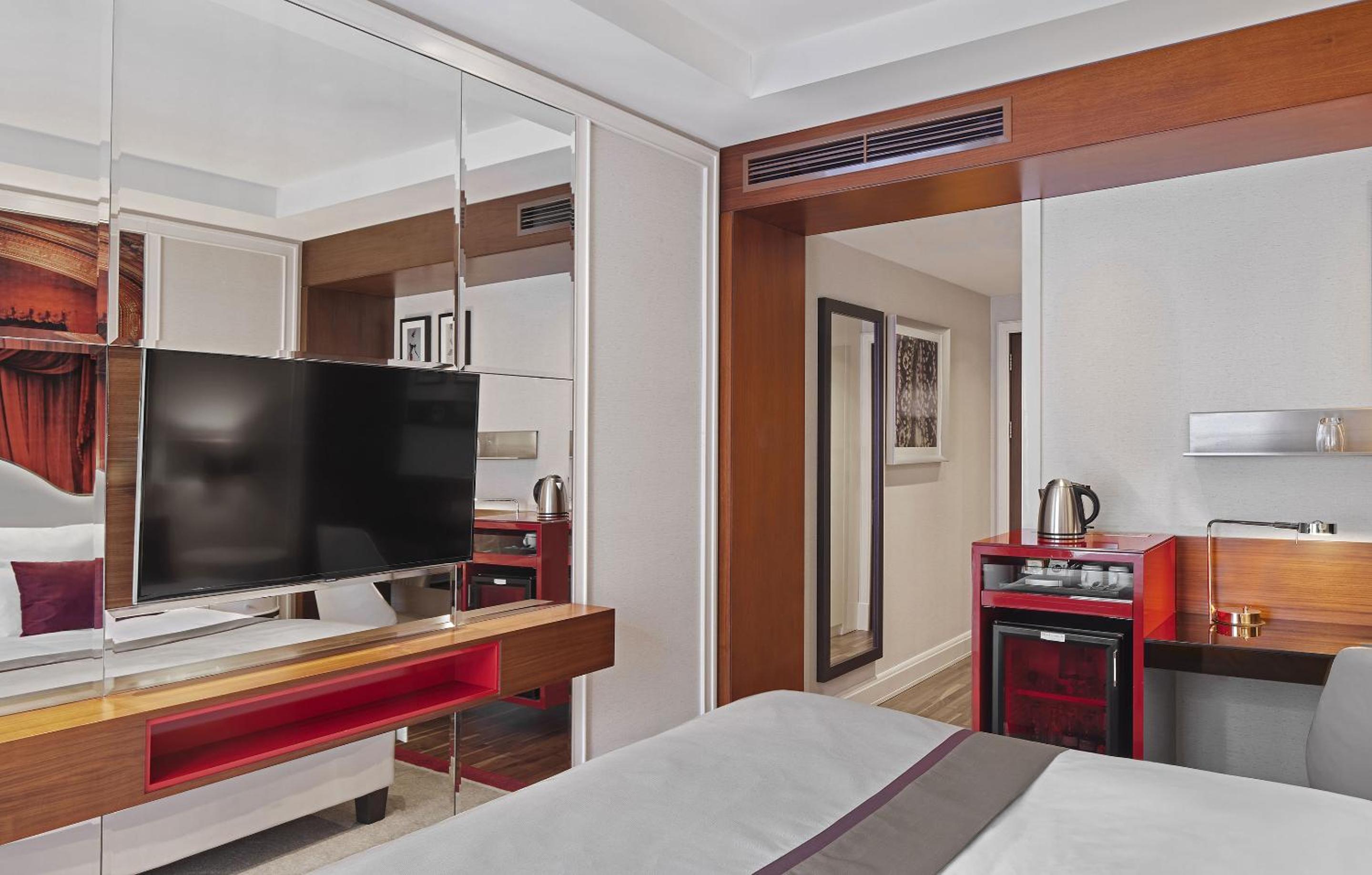Deluxe Double or Twin Room - Photo 2