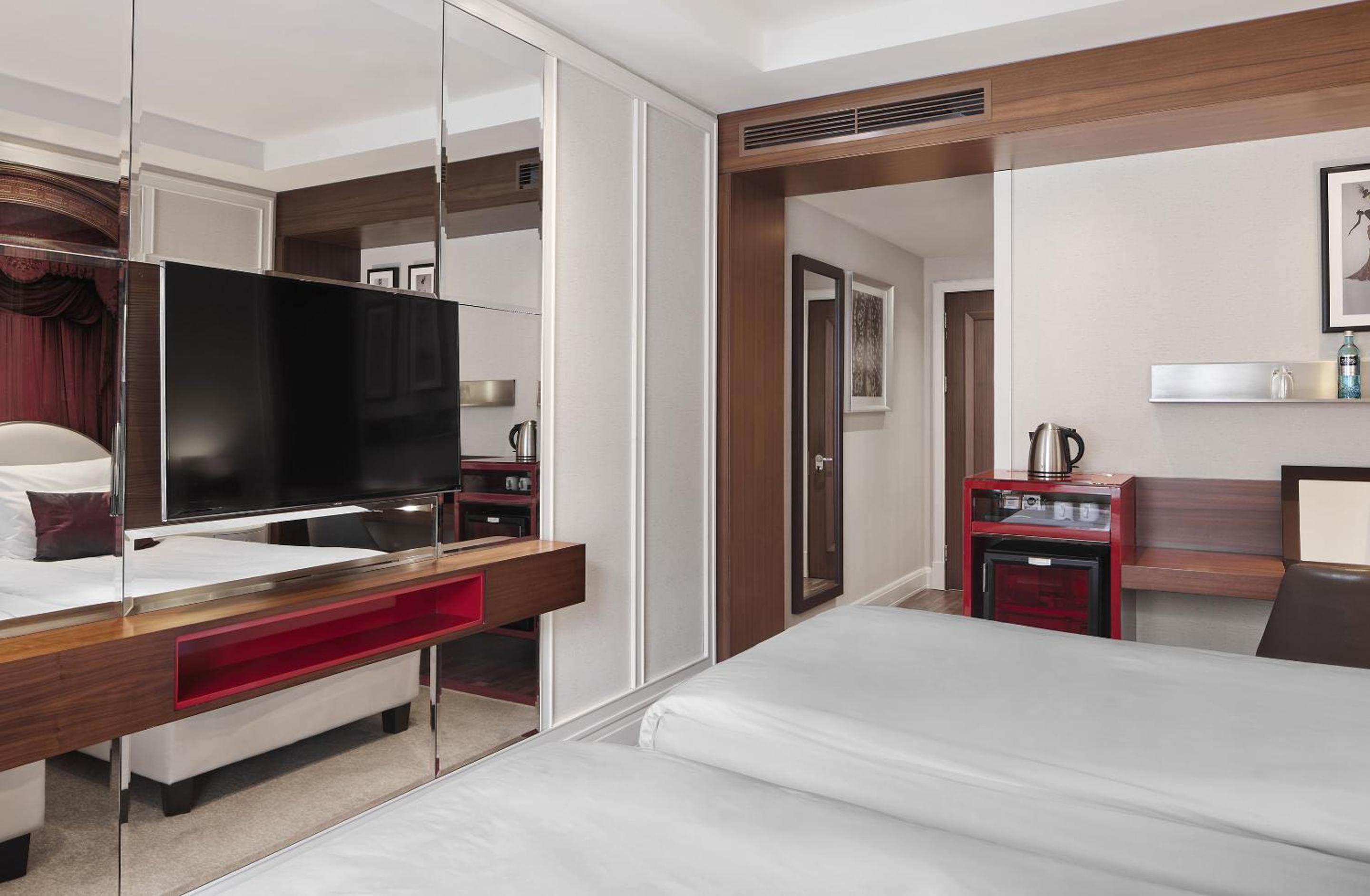 Deluxe Double or Twin Room - Photo 4