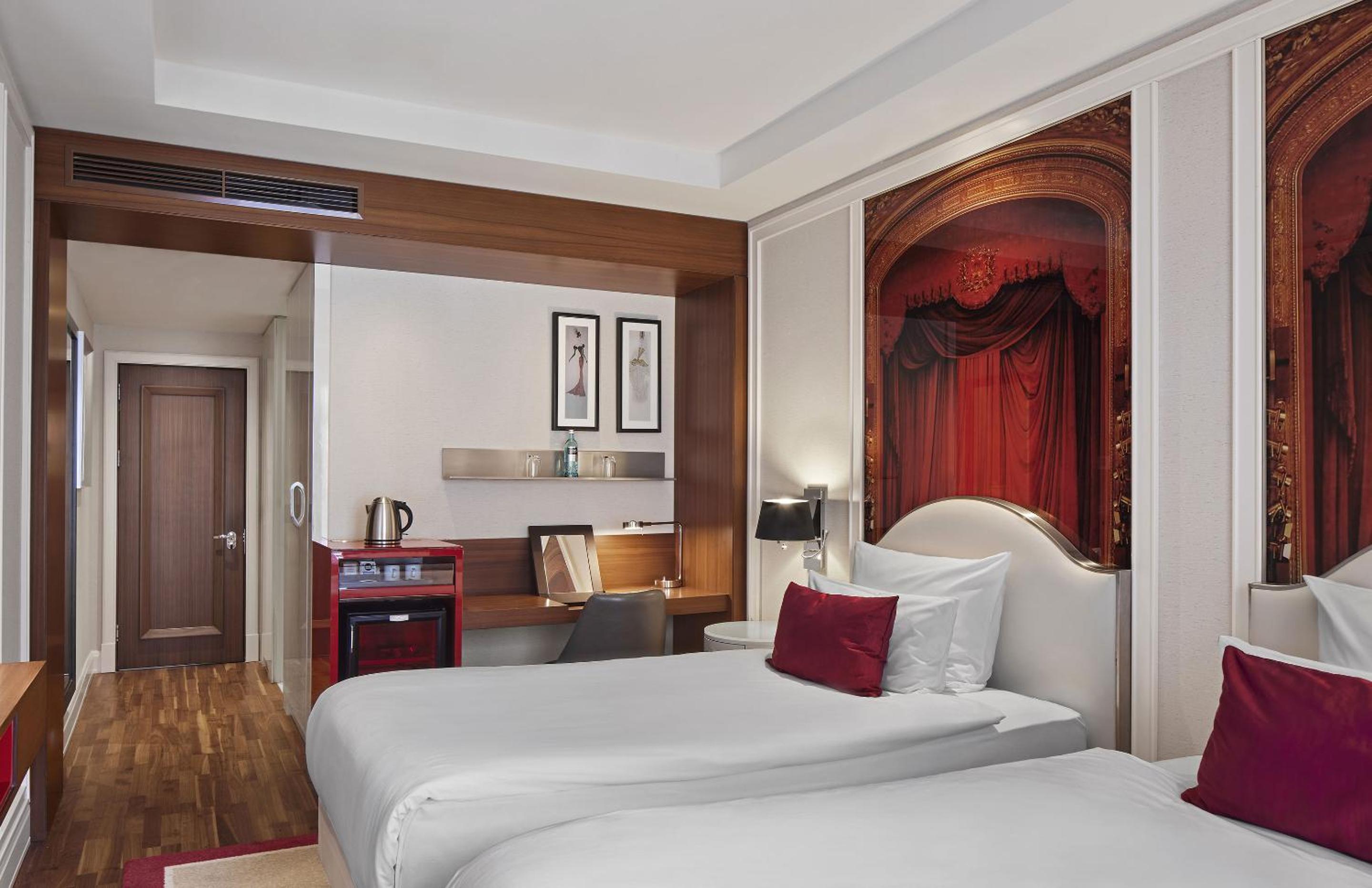 Deluxe Double or Twin Room - Photo 5